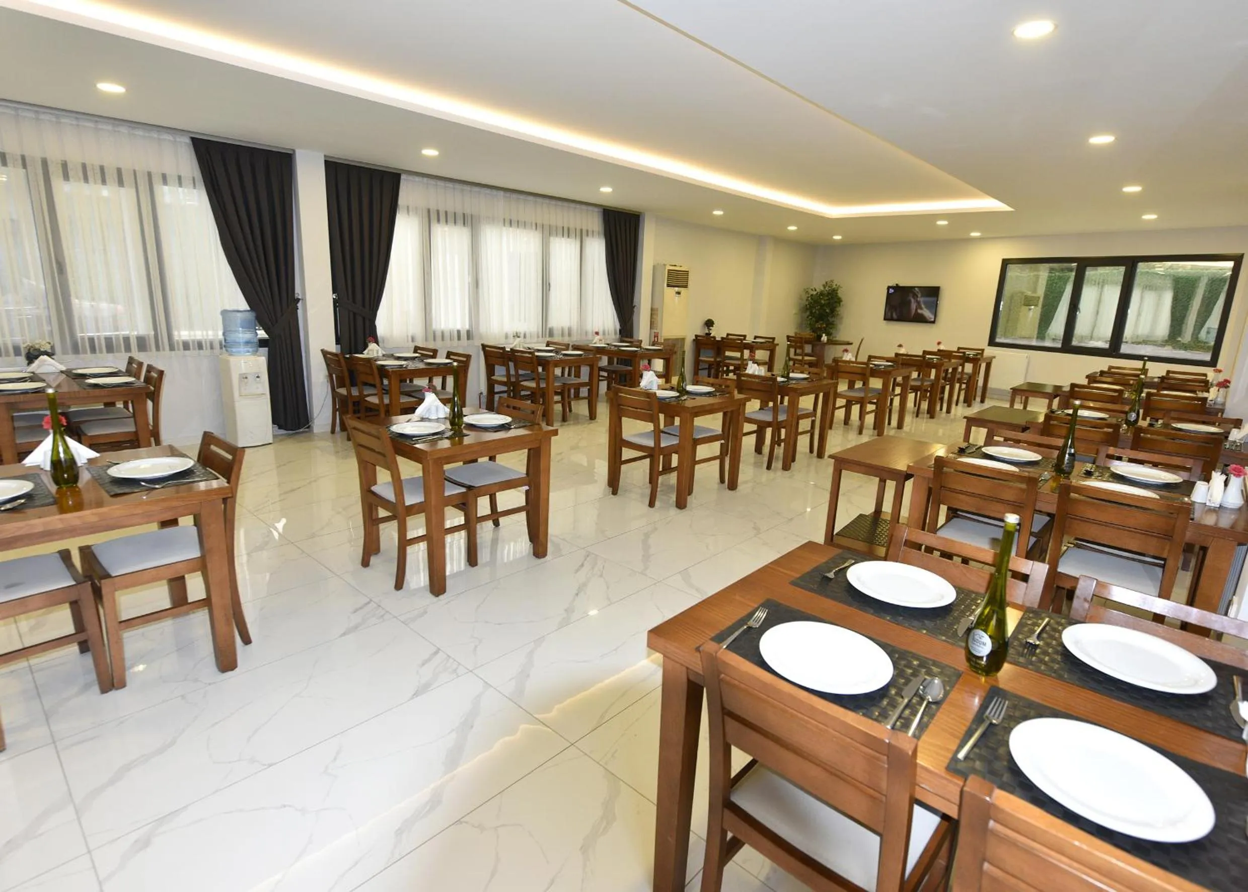 Restaurant/places to eat in Sahil Hotel Pendik