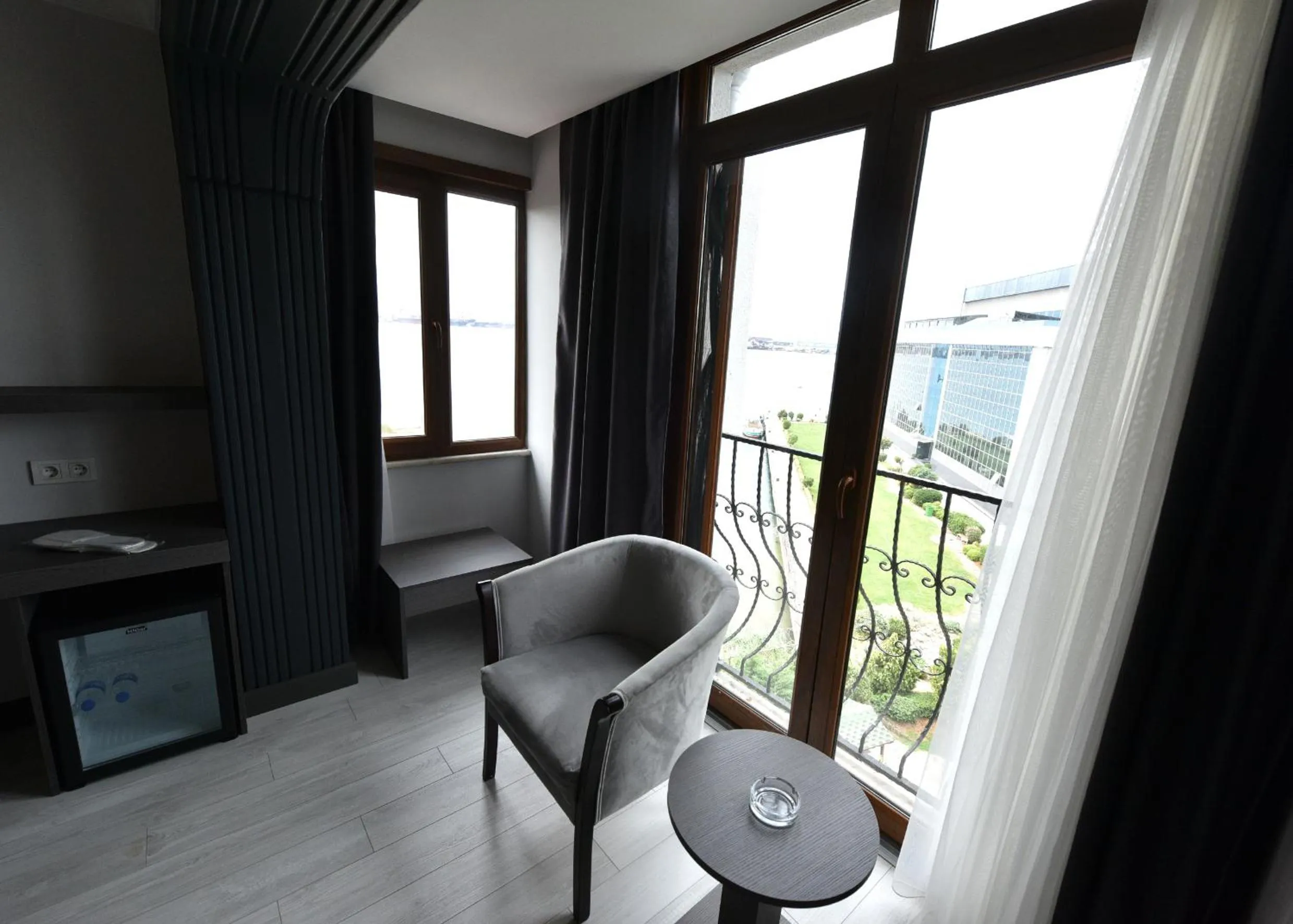 Seating area in Sahil Hotel Pendik