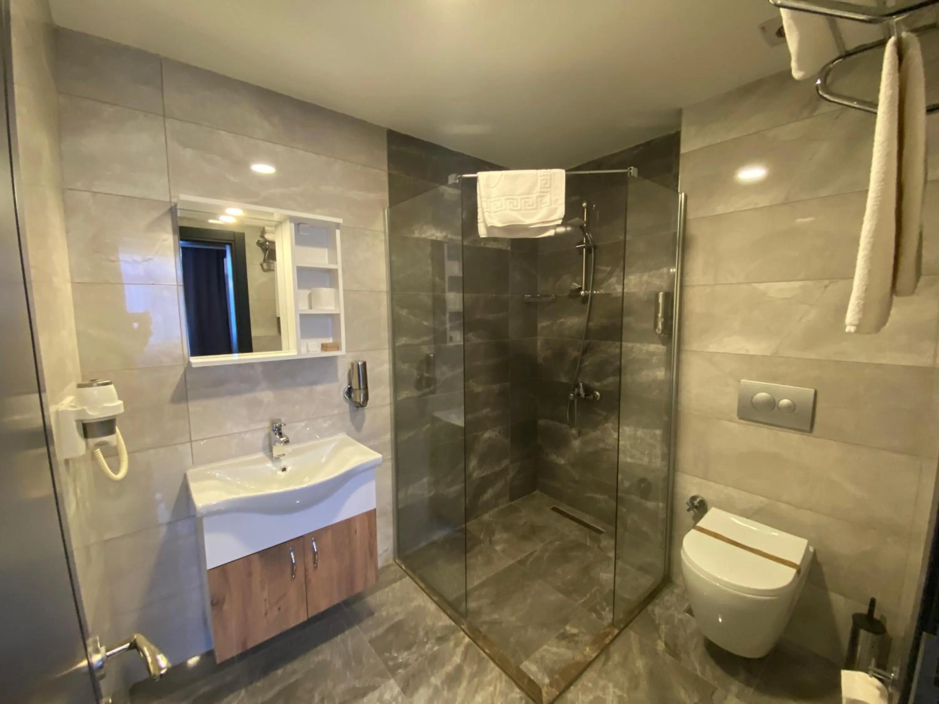 Shower in Sahil Hotel Pendik