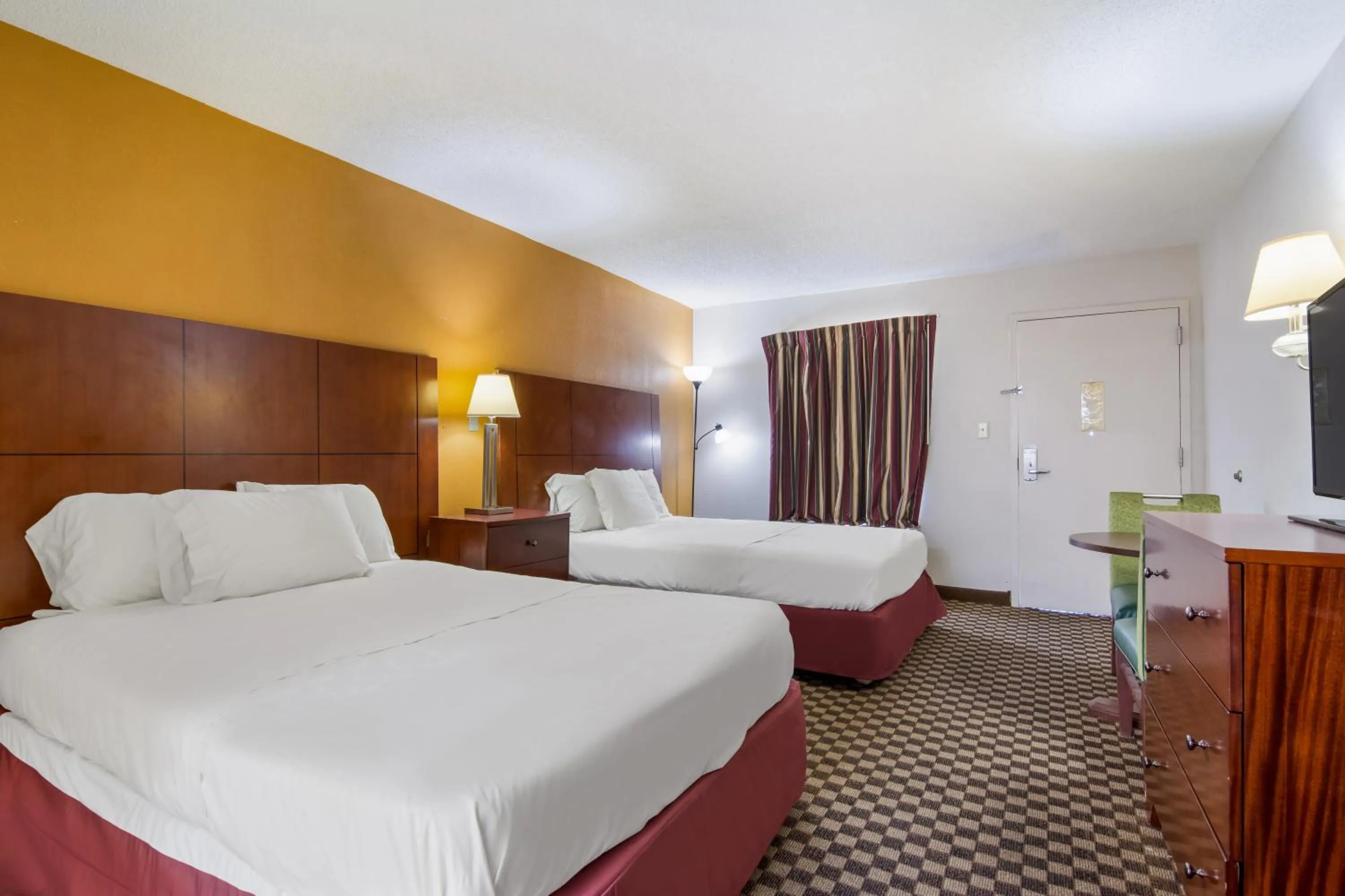 Bed in Americas Best Value Inn Wadesboro