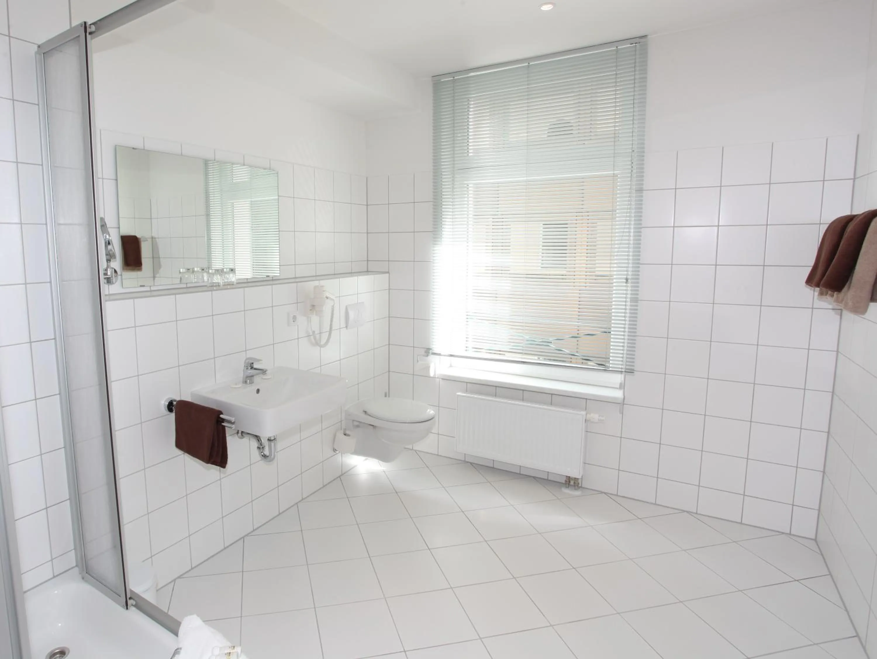 Photo of the whole room in Arcade Hotel