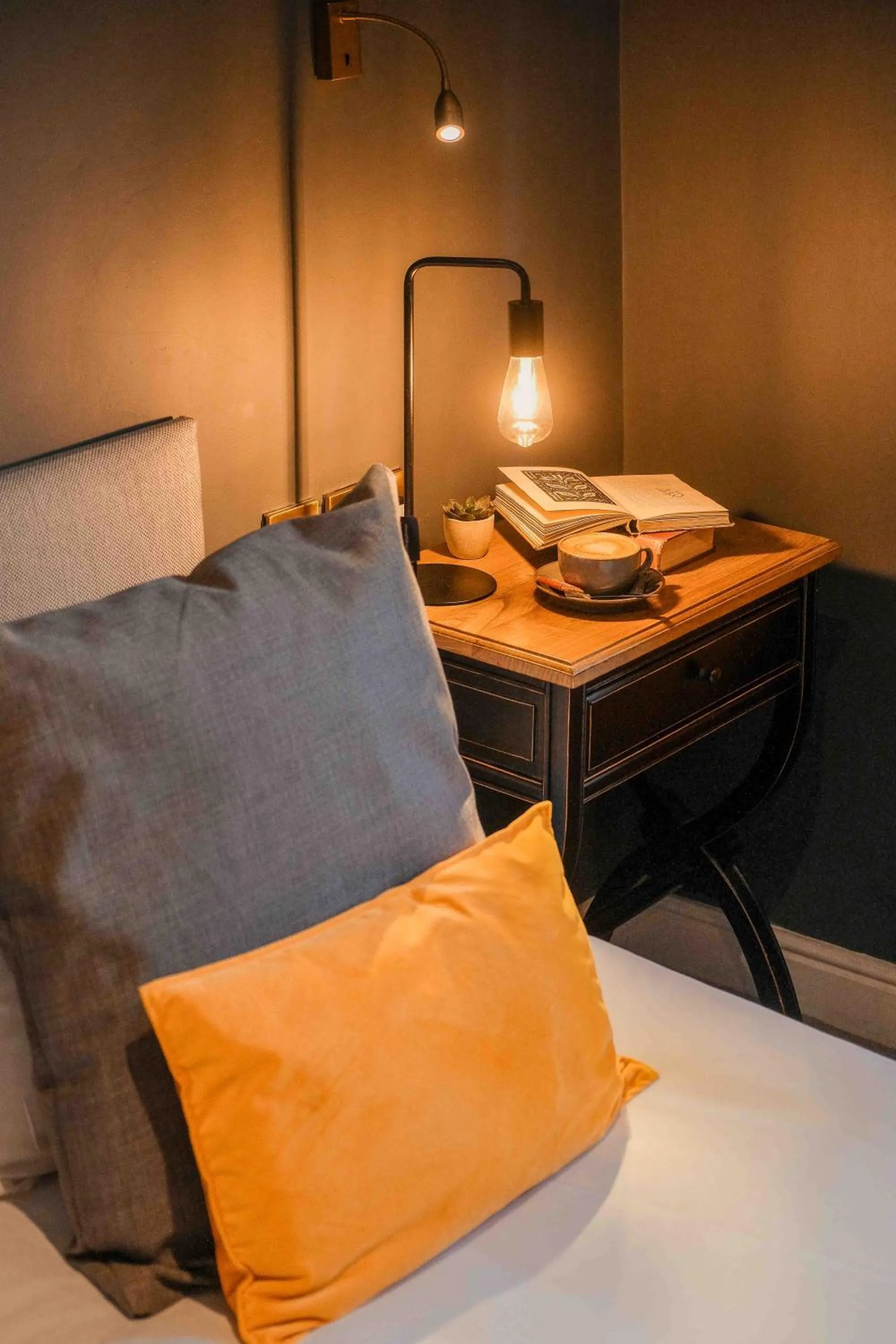 Coffee/tea facilities, Bed in The Bridge