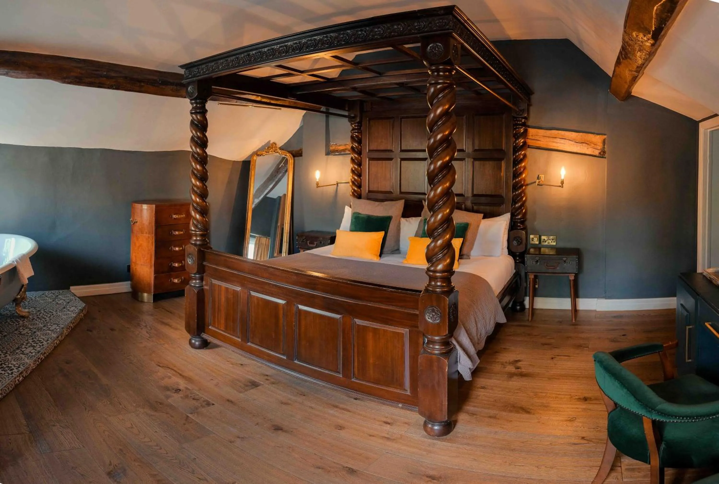 Bedroom, Bed in The Bridge