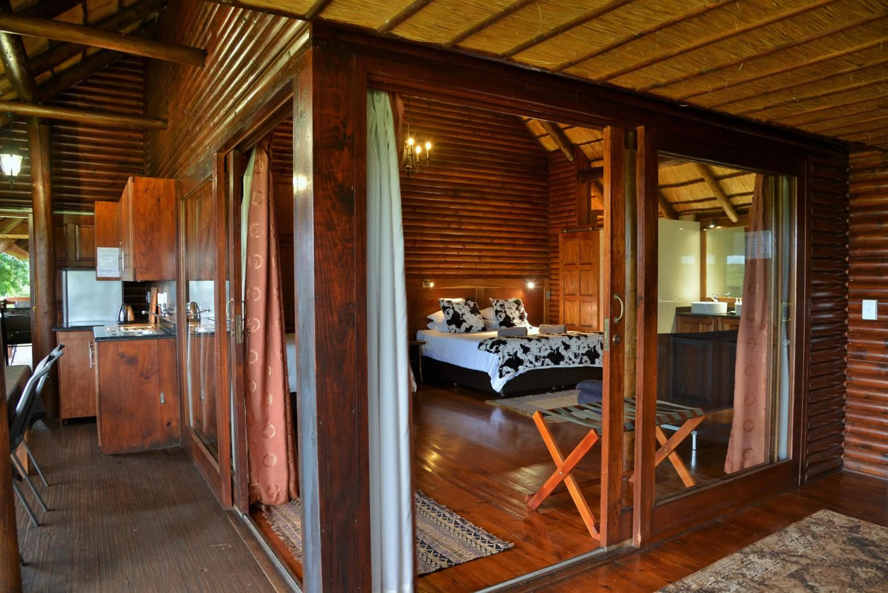 Kitchen or kitchenette in Elephant Walk Retreat