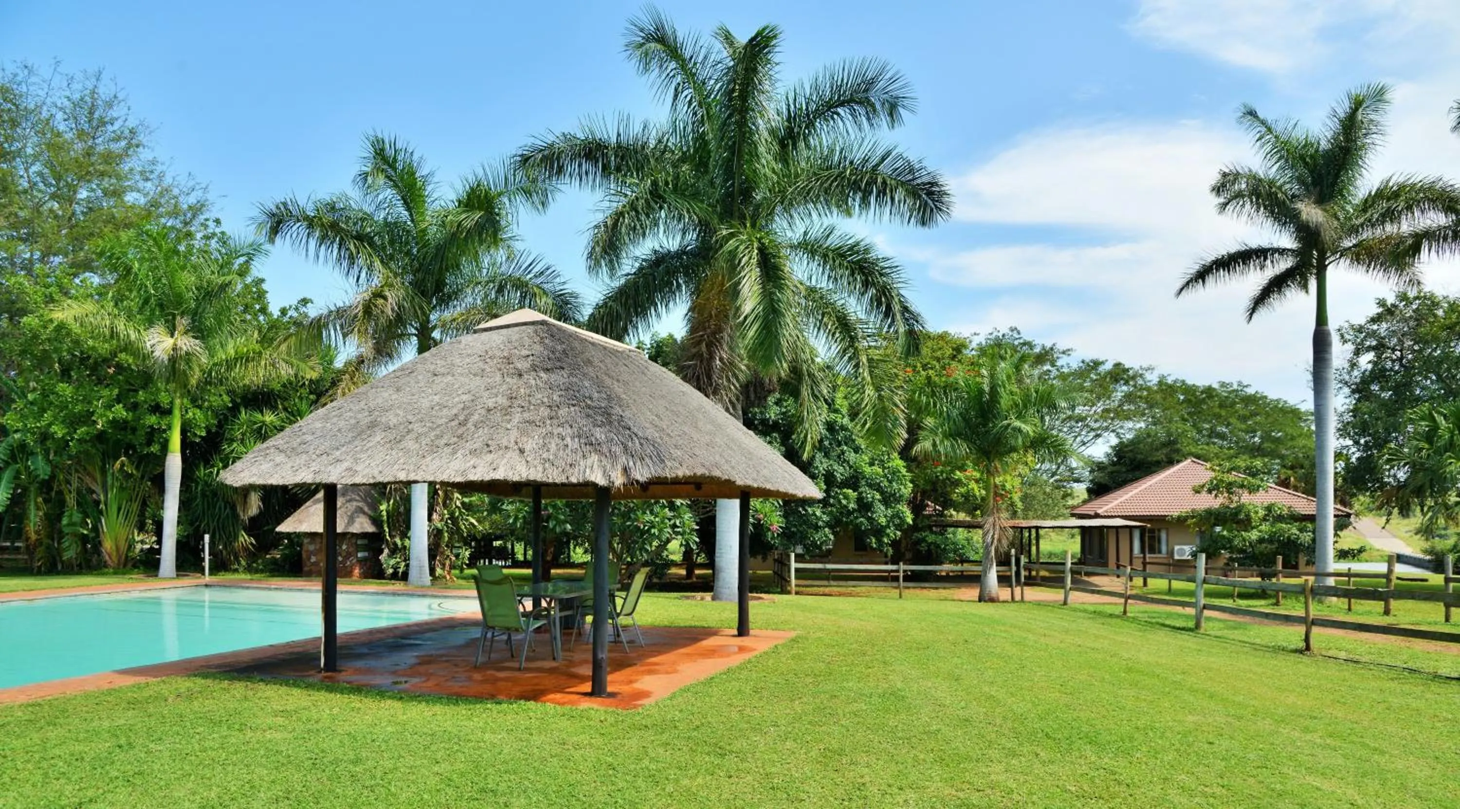 Swimming pool in Elephant Walk Retreat