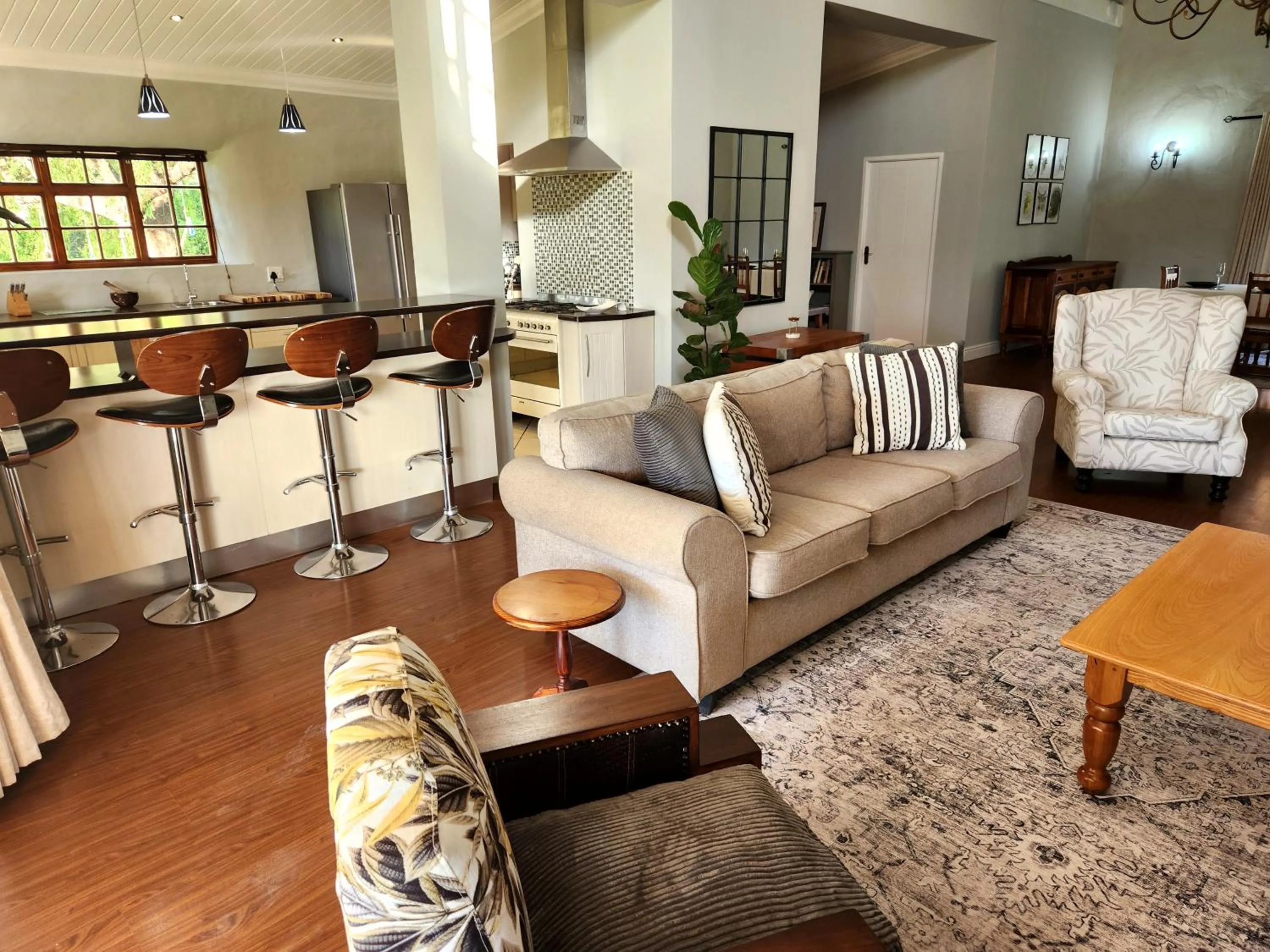 Living room in Chrislin African Lodge