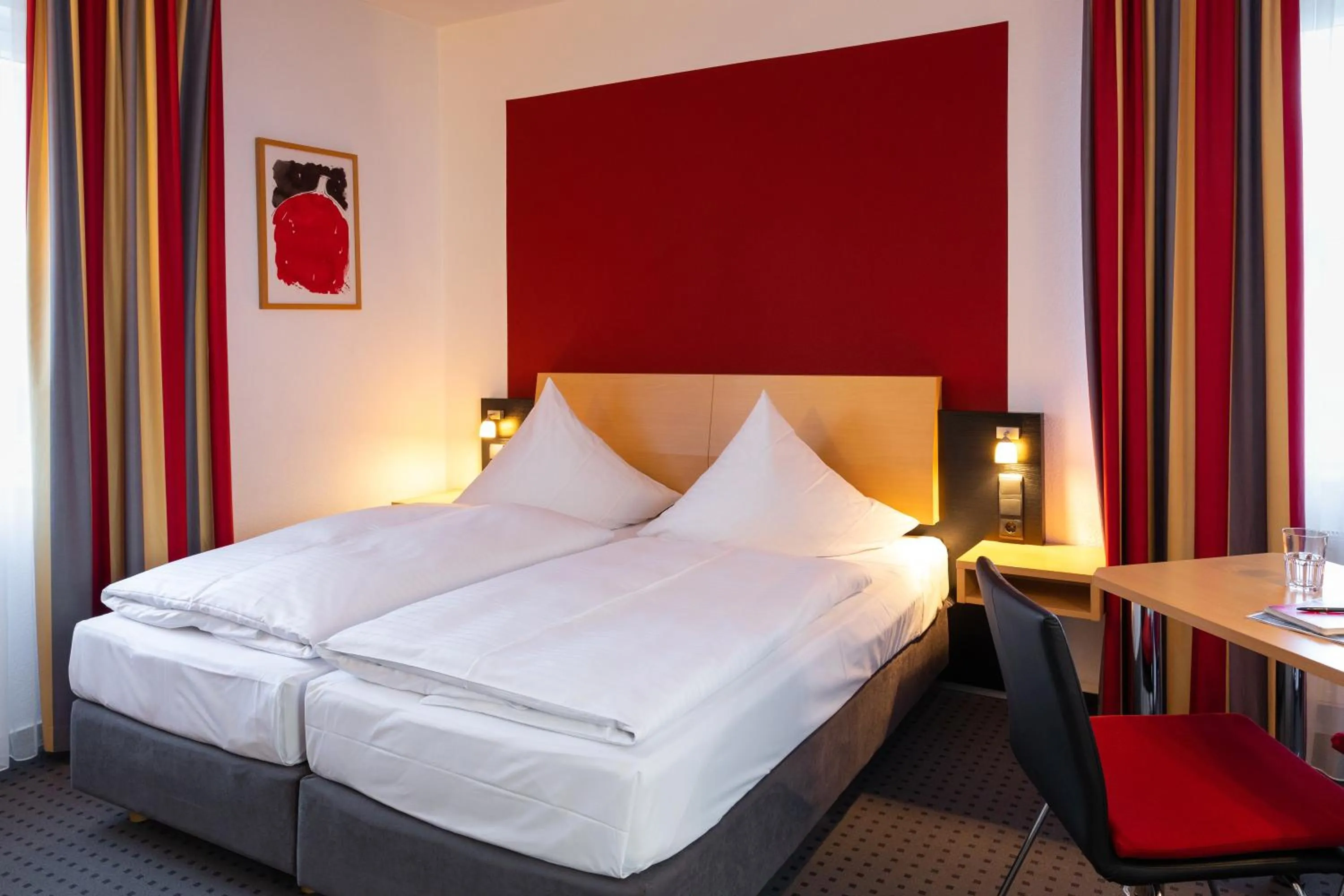 Photo of the whole room, Bed in Tiemanns Boardinghouse