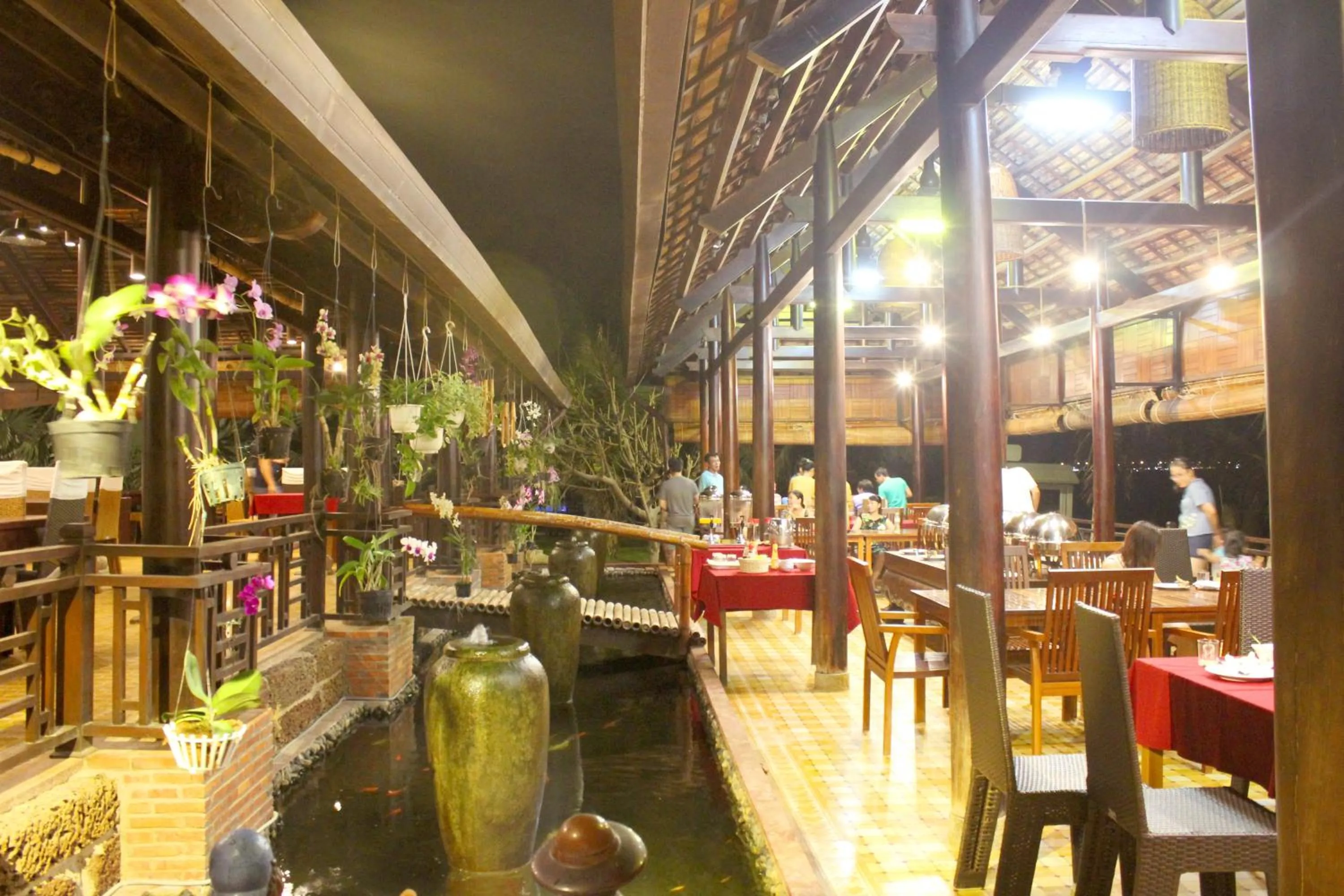 Restaurant/places to eat in Blue Shell Resort