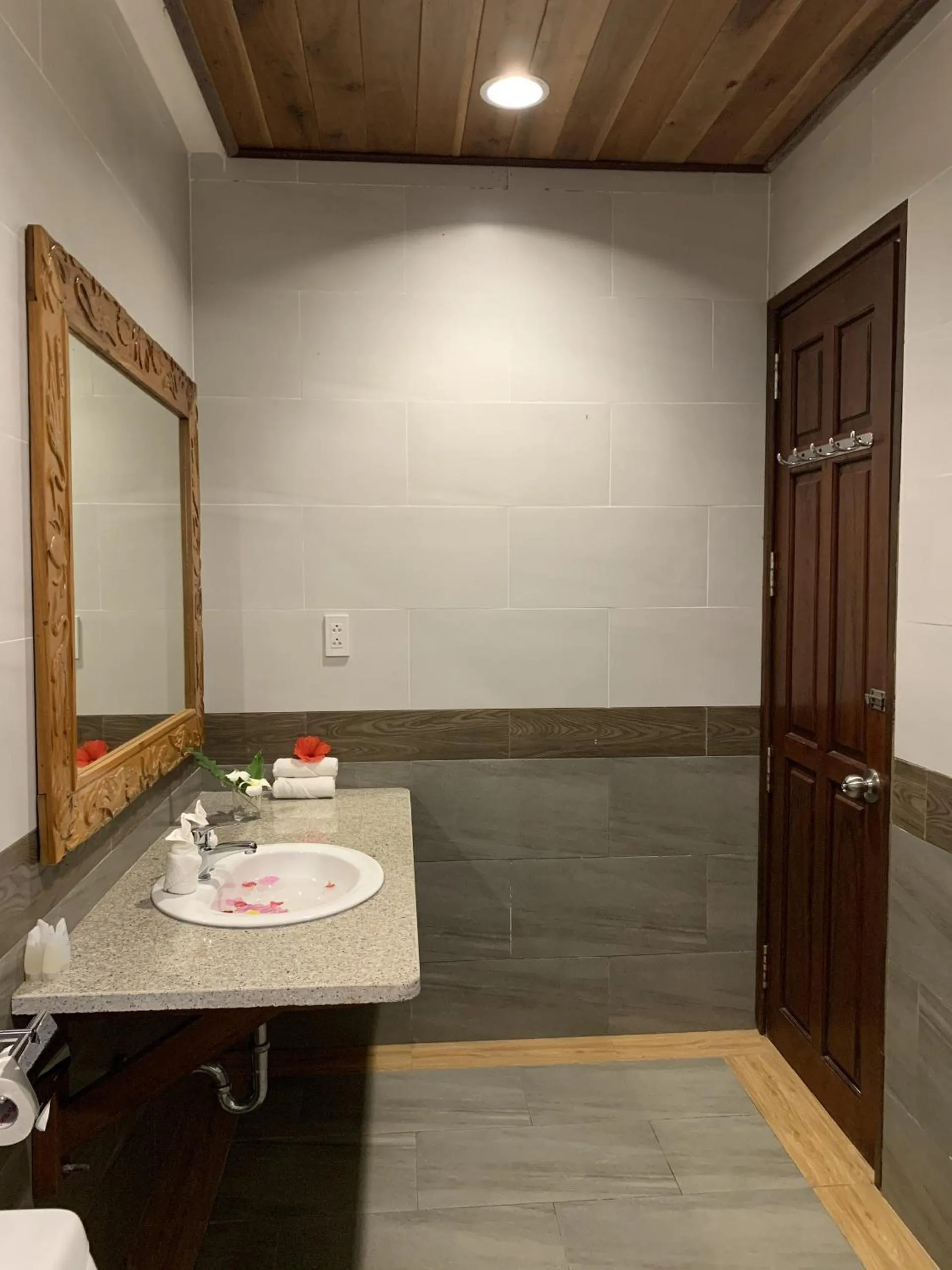 Shower in Blue Shell Resort