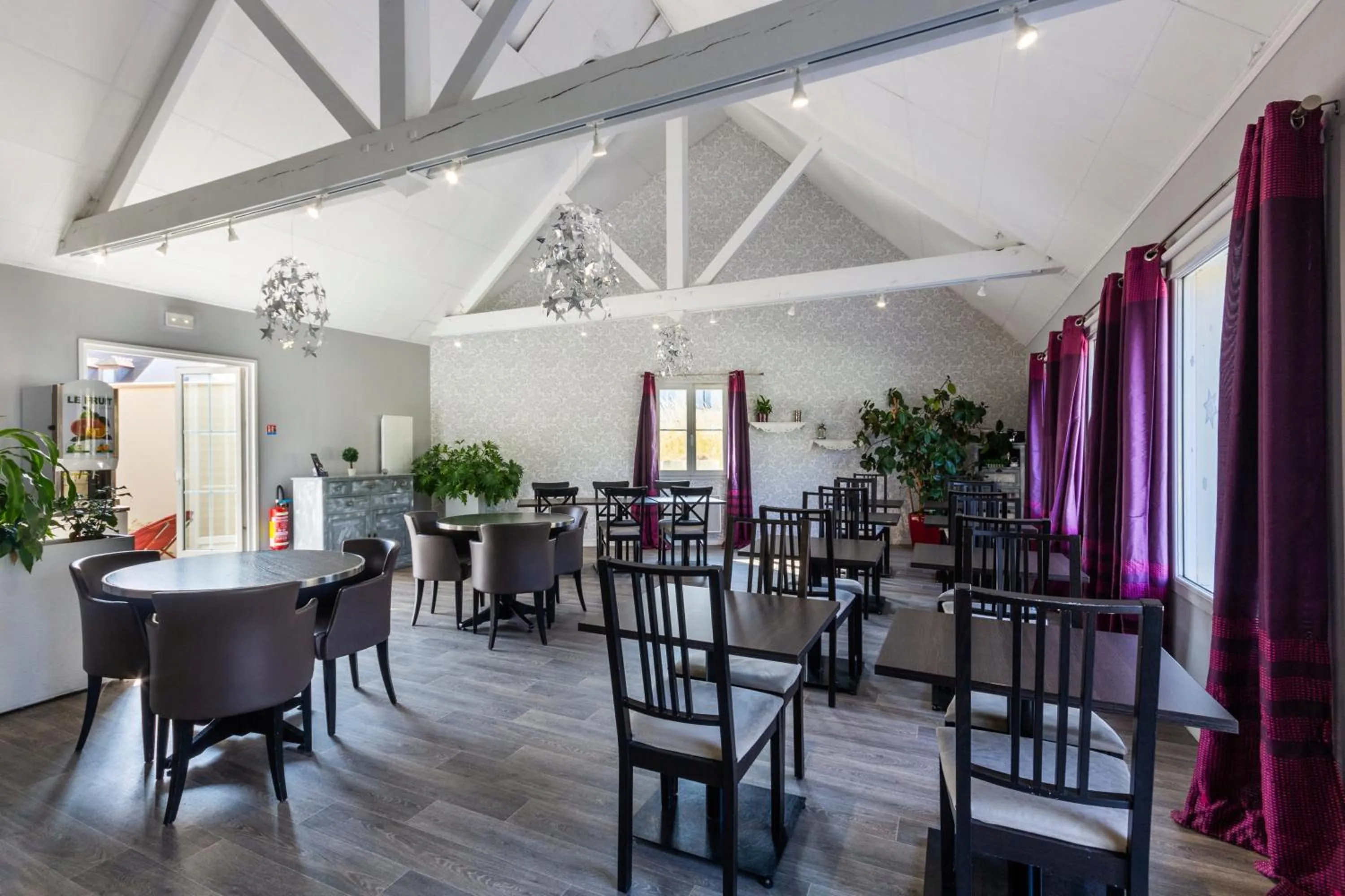 Property building in Hôtel HAPY