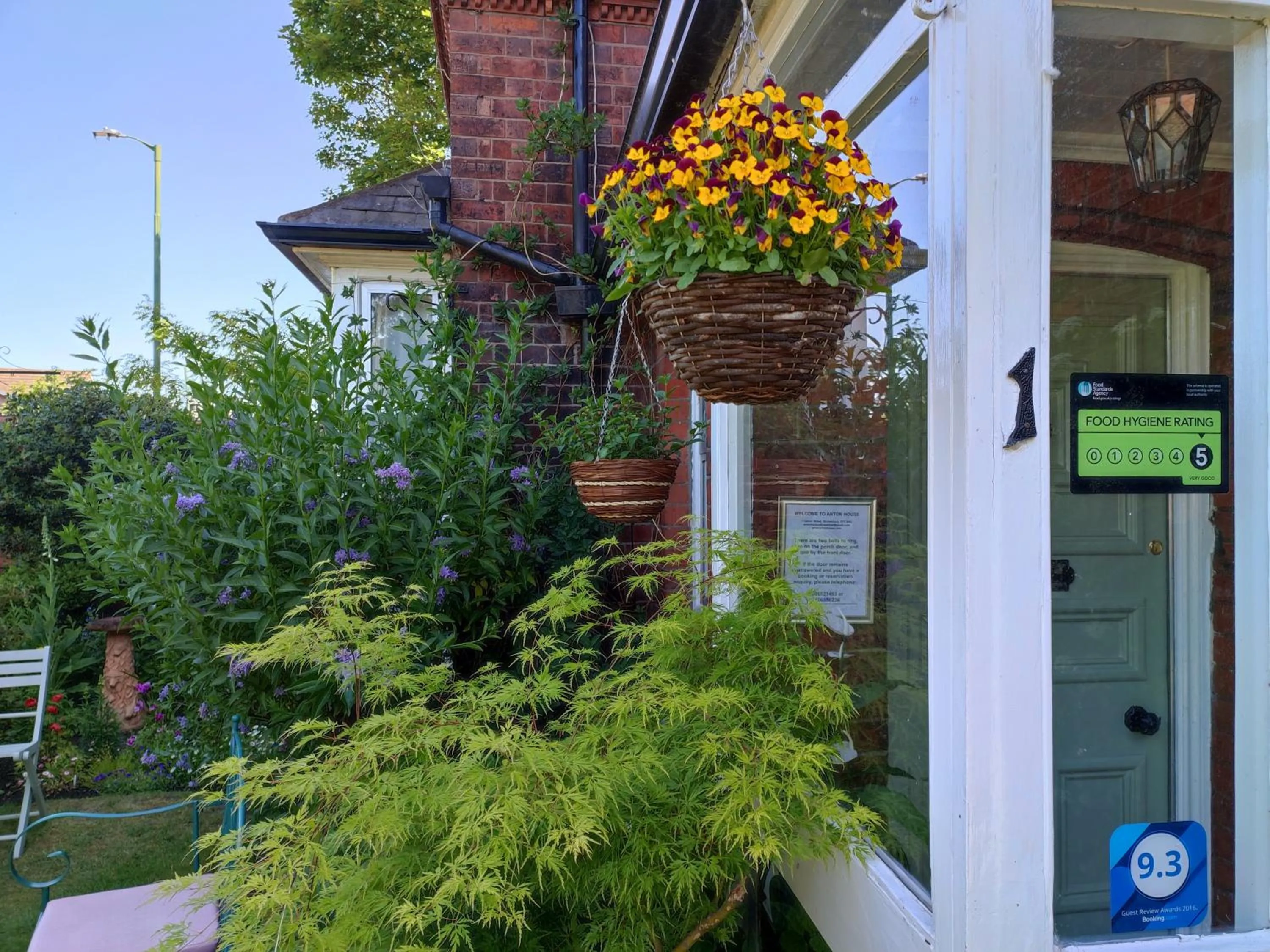 Property building in Anton Guest House Bed and Breakfast