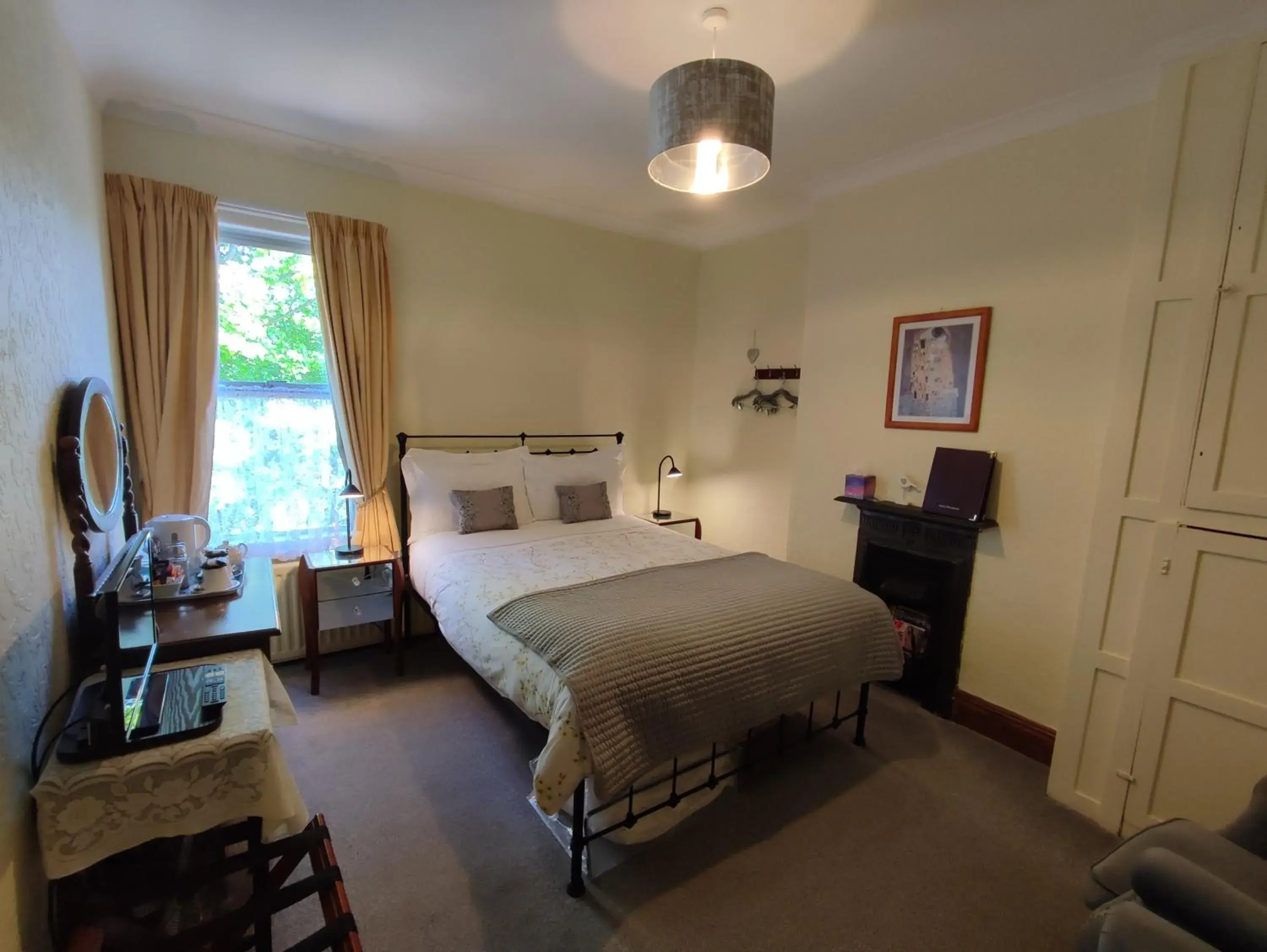 Deluxe Double Room - single occupancy in Anton Guest House Bed and Breakfast Deluxe Double Room - single occupancy in Anton Guest House Bed and Breakfast