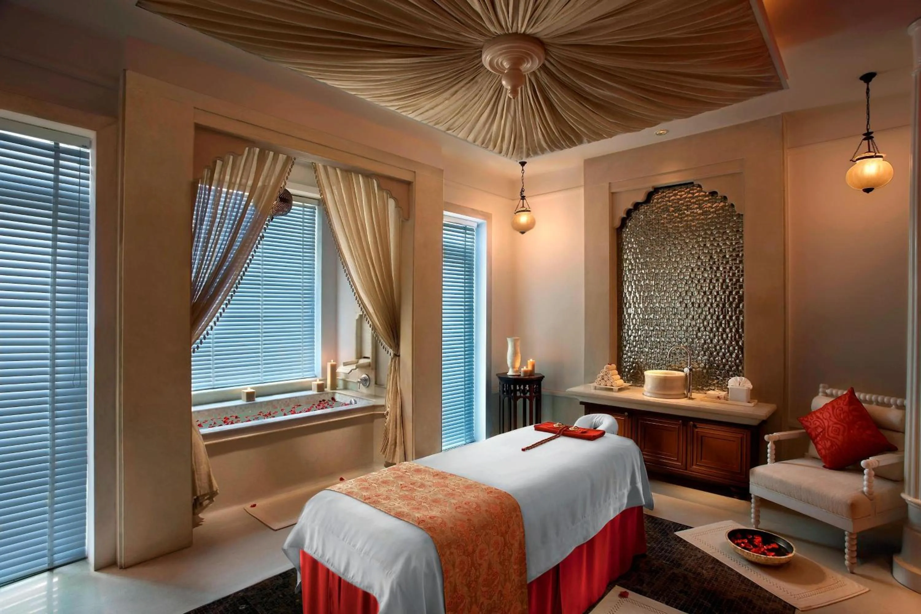 Spa and wellness centre/facilities, Bed in ITC Mughal, A Luxury Collection Resort & Spa, Agra