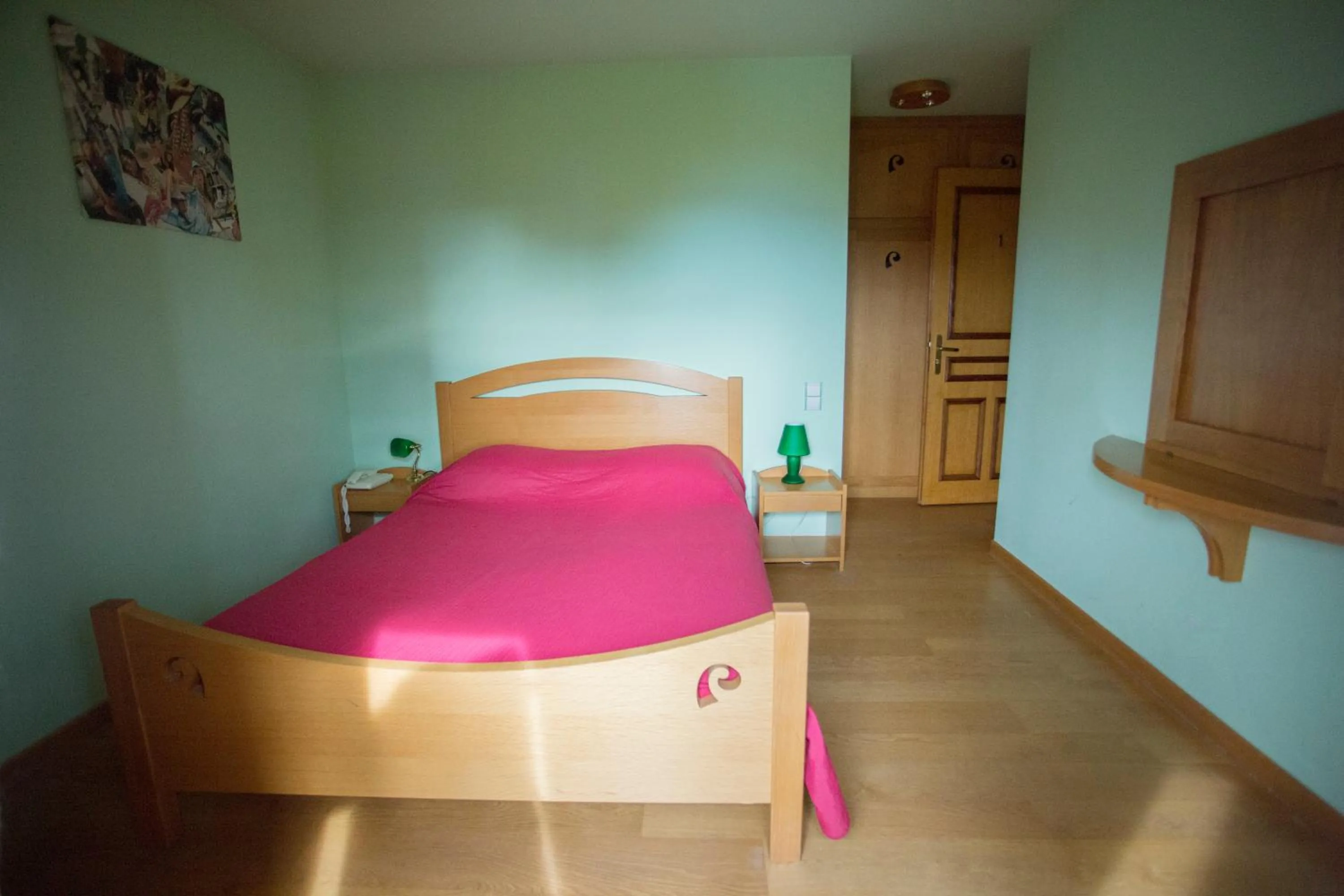 Photo of the whole room, Bed in Le Bonheur dans le Pré