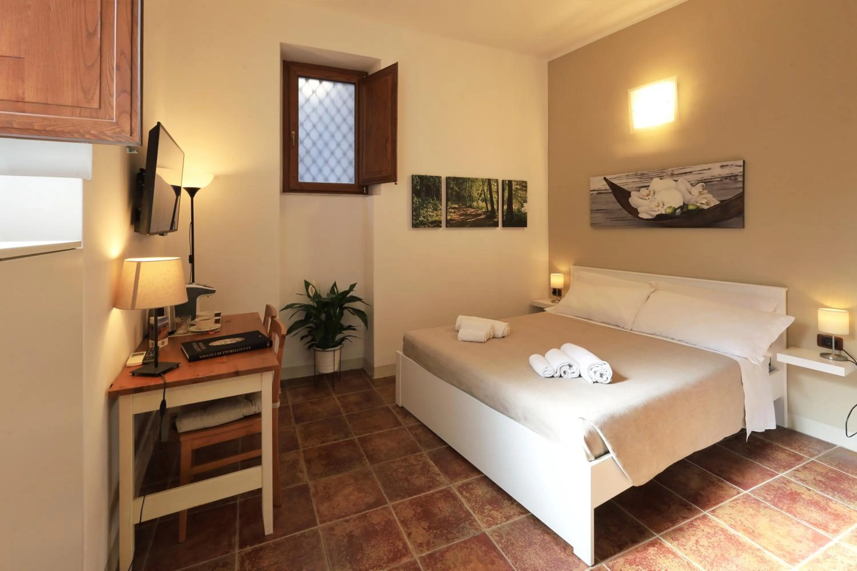 Cataneasy Rooms