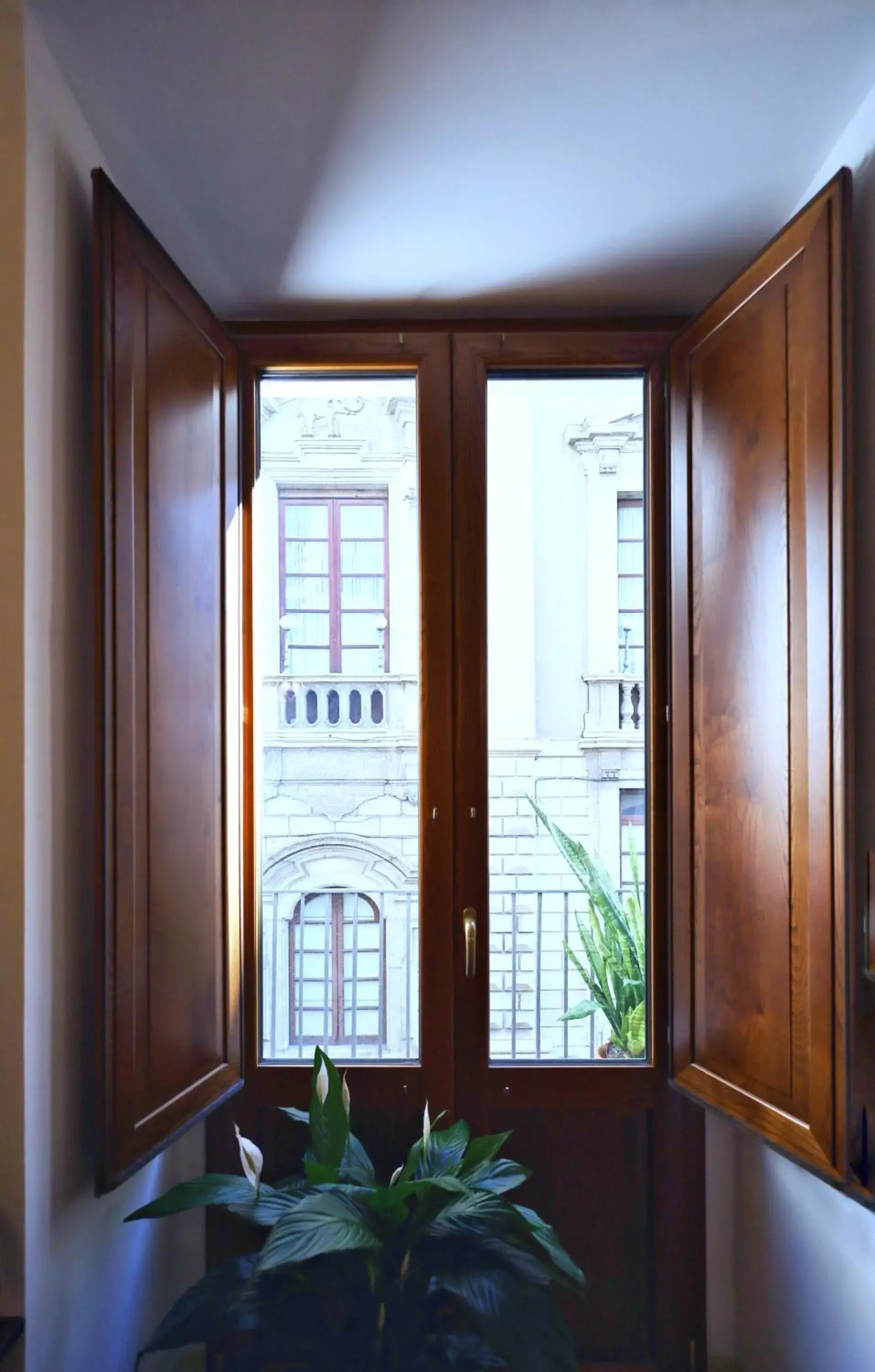 Double Room with Private Bathroom in Cataneasy Rooms Double Room with Private Bathroom in Cataneasy Rooms