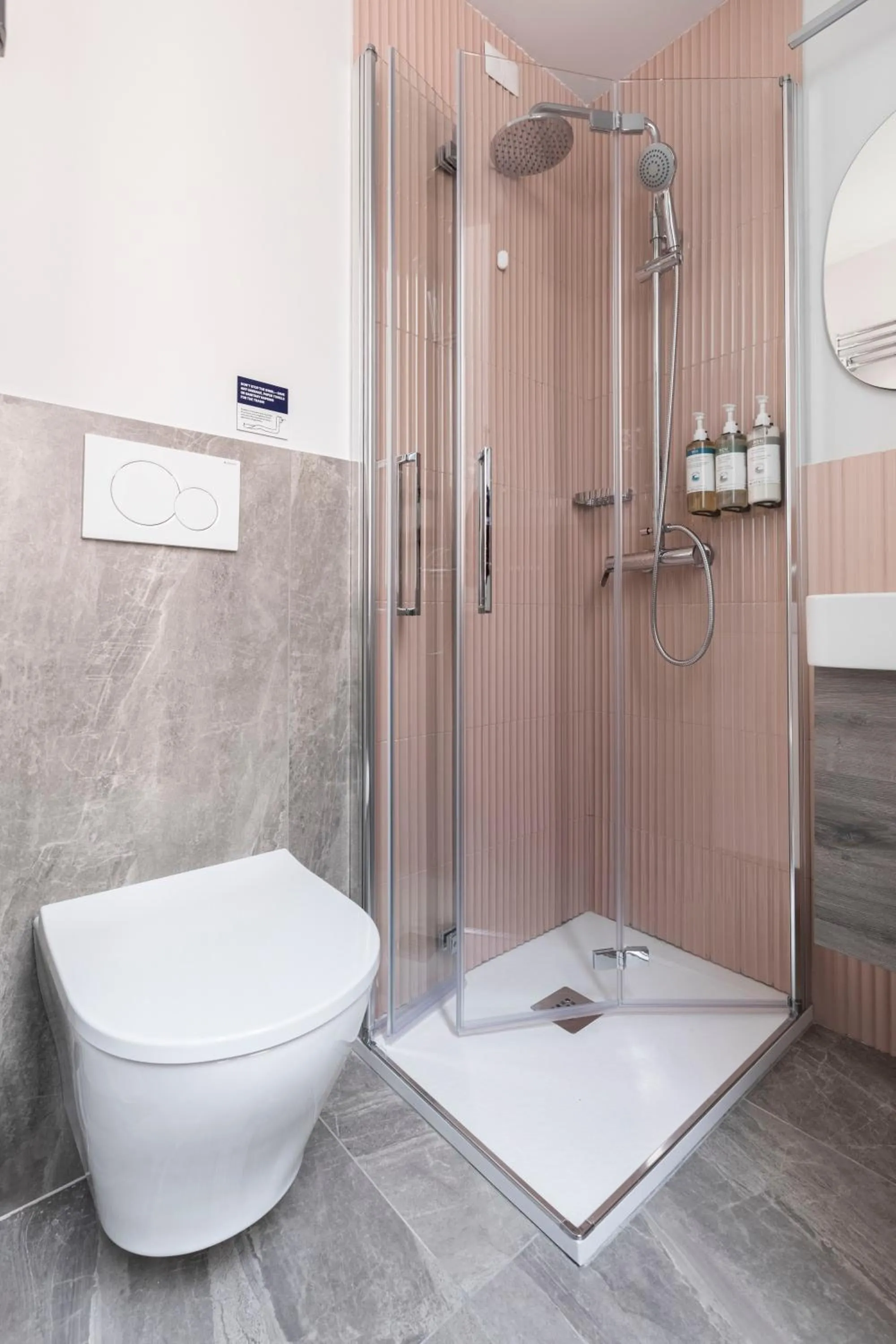 Toilet in Numa Rome Linea