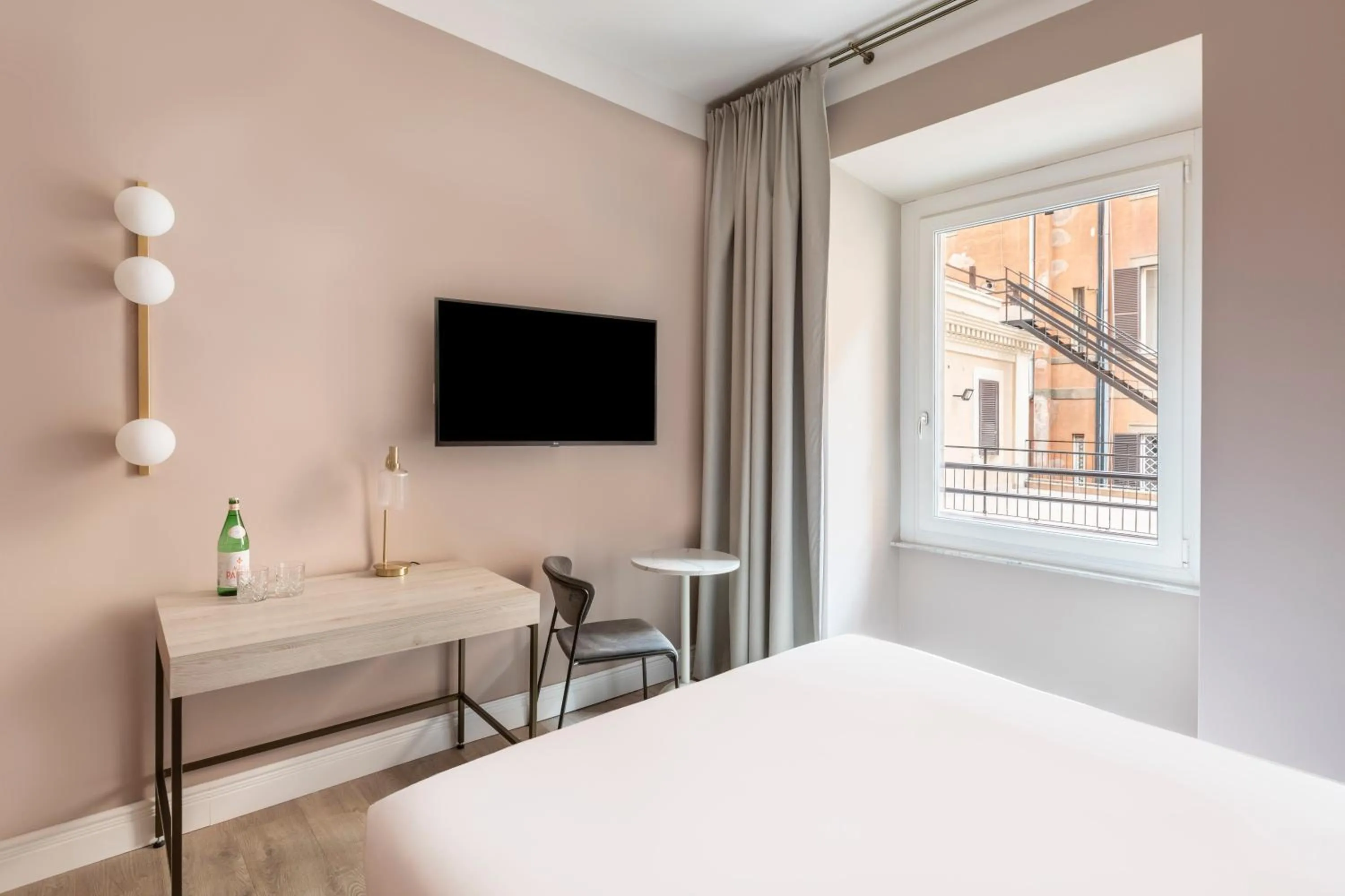 TV and multimedia, Bed in Numa Rome Linea