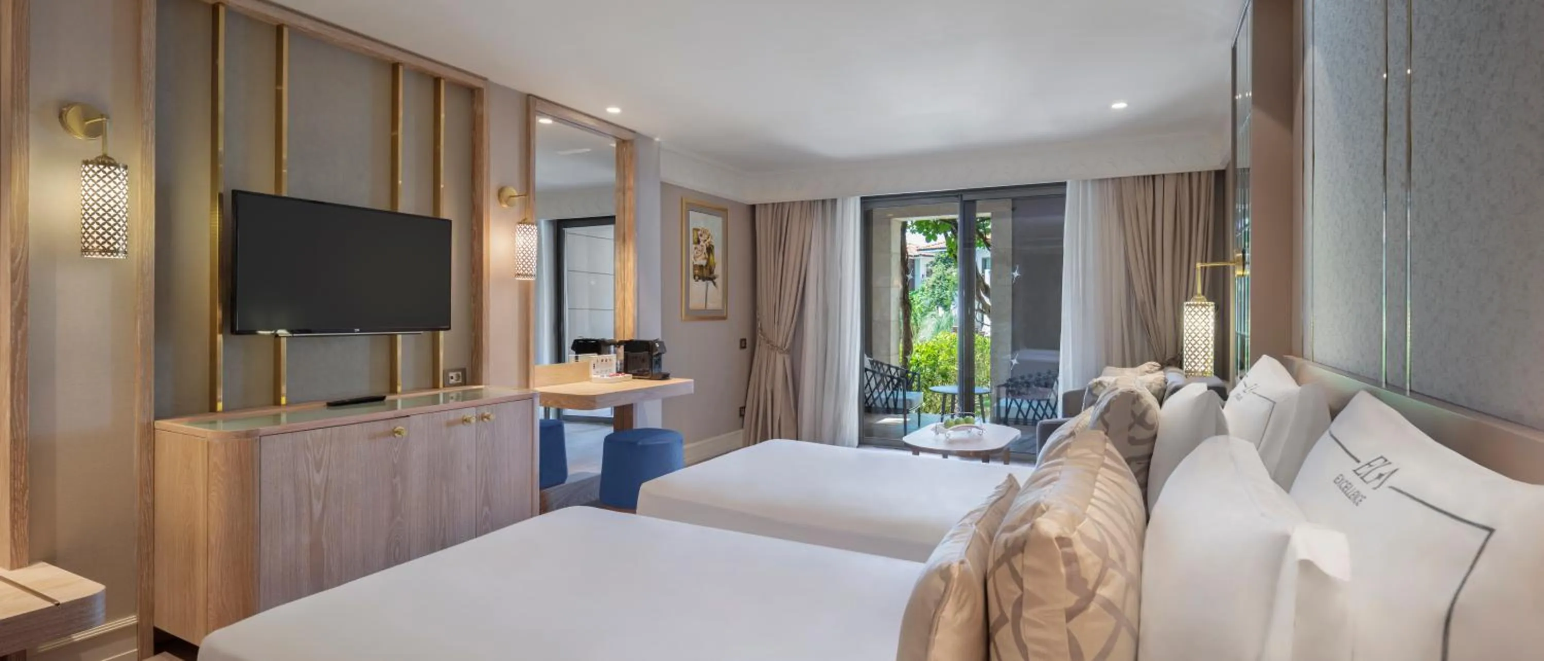 Balcony/Terrace, Bed in Ela Excellence Resort Belek