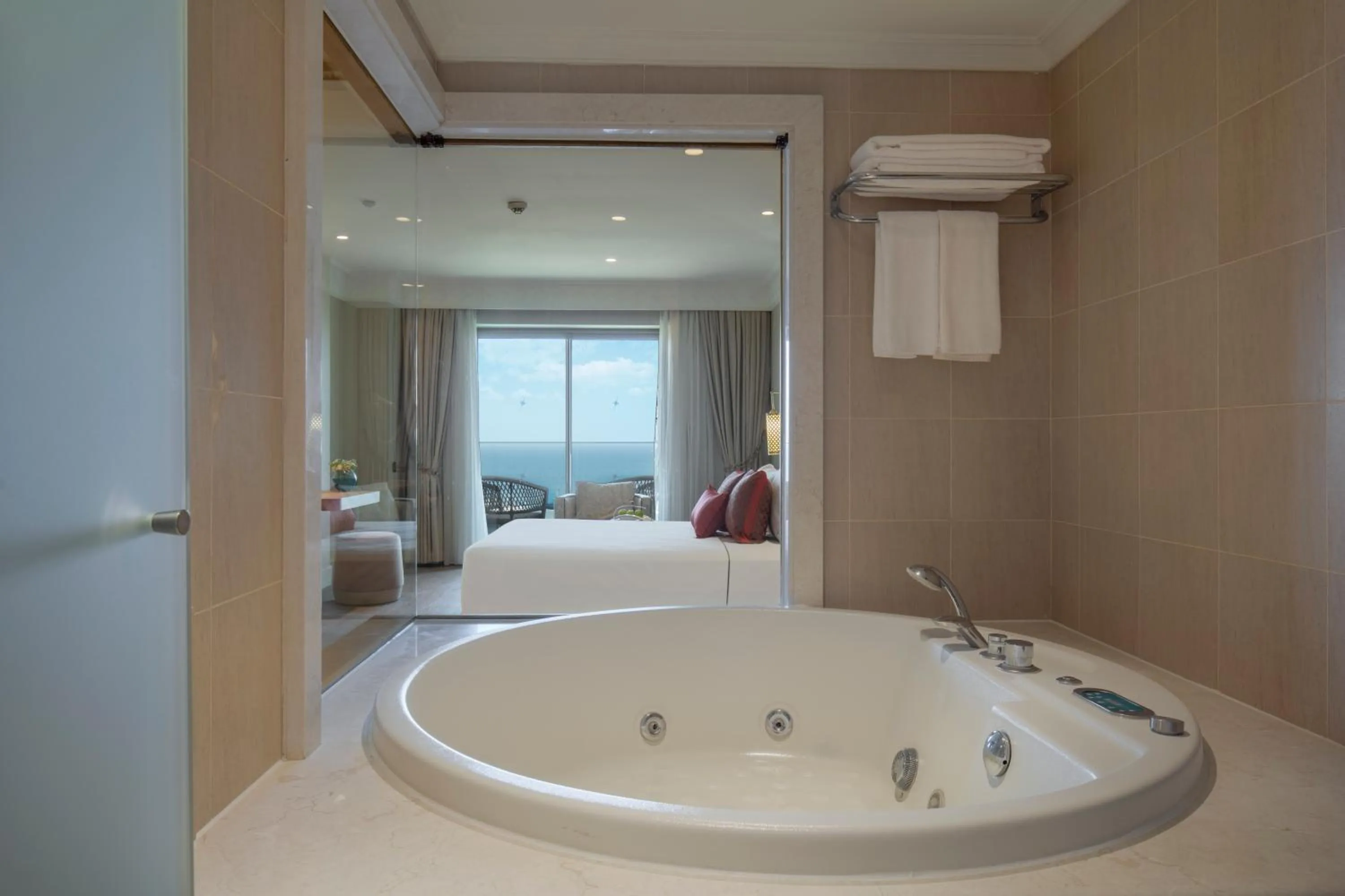 Hot Tub, Bed in Ela Excellence Resort Belek