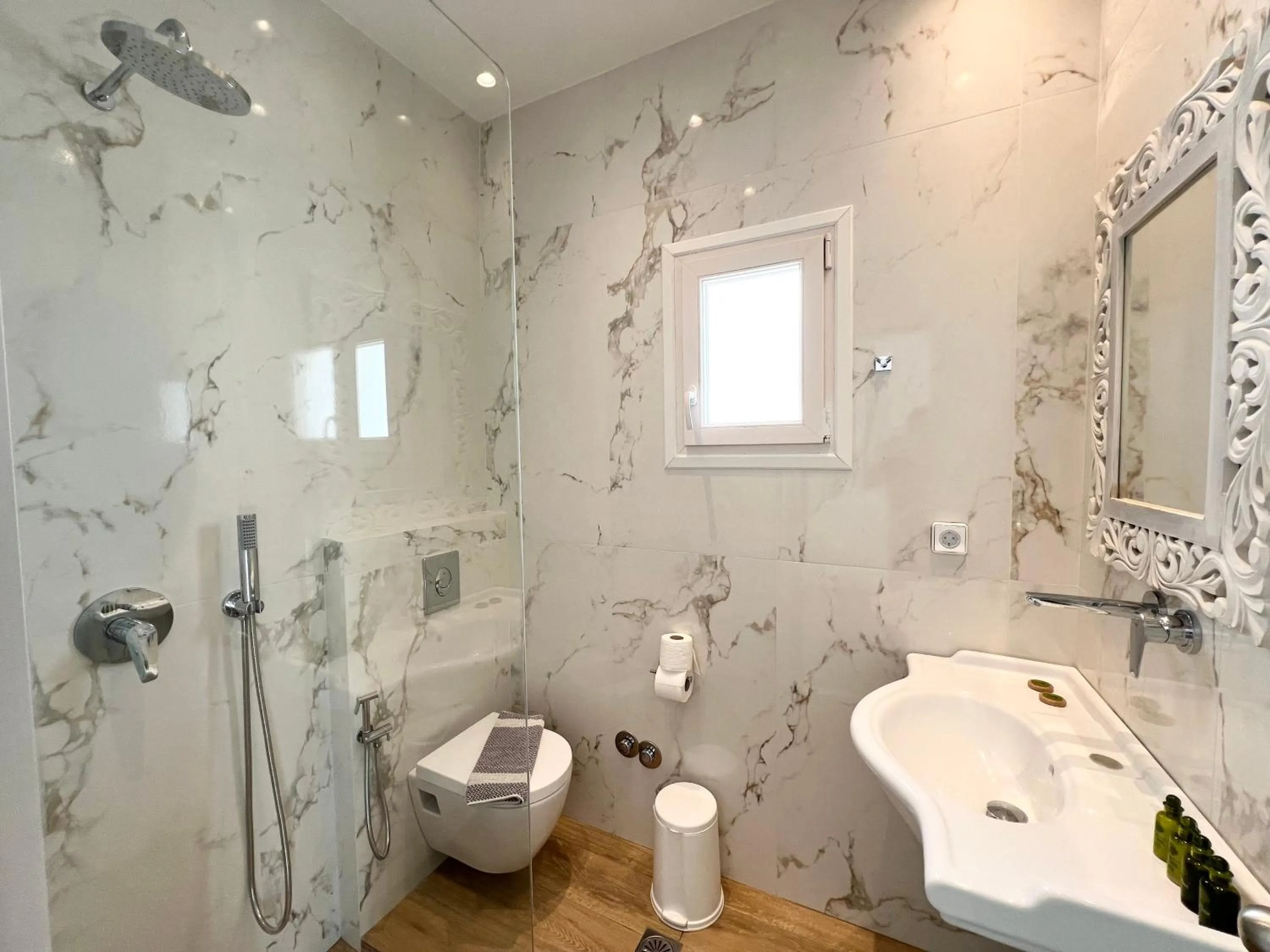 Bathroom in Cyclades Blue