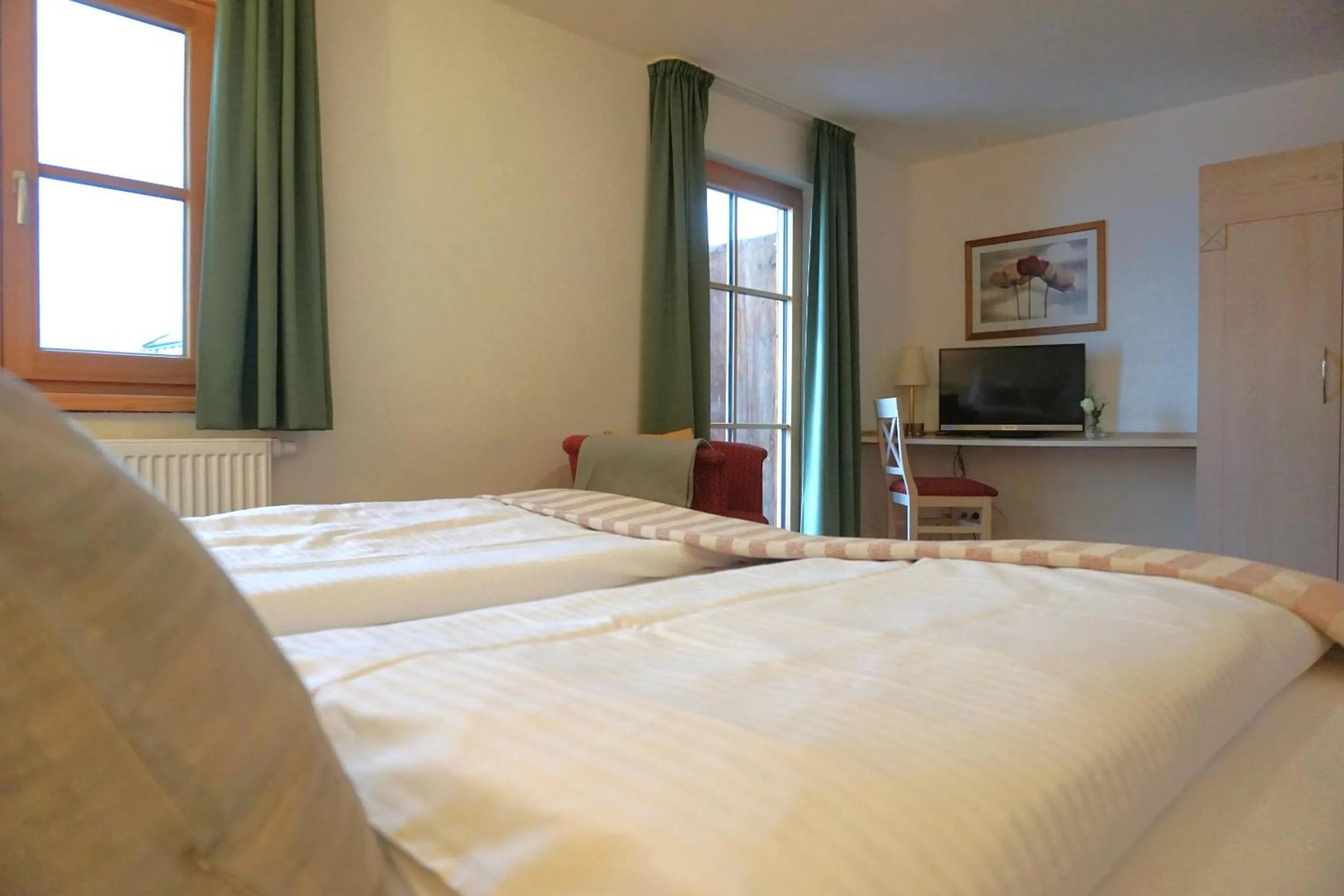 Bedroom, Bed in Landhotel und Gasthof Kirchberger