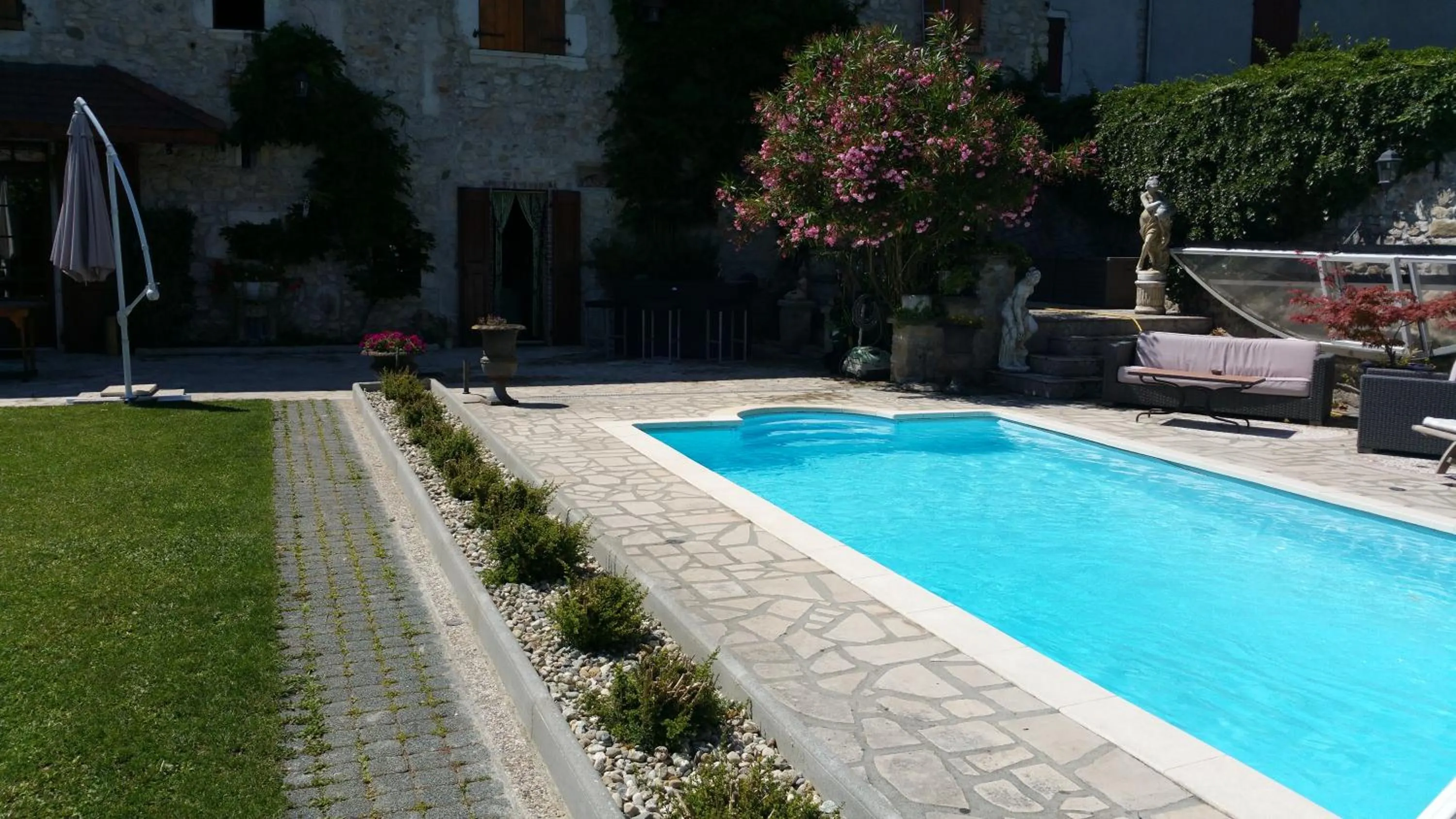 Swimming pool in La Maison d'Euterpe