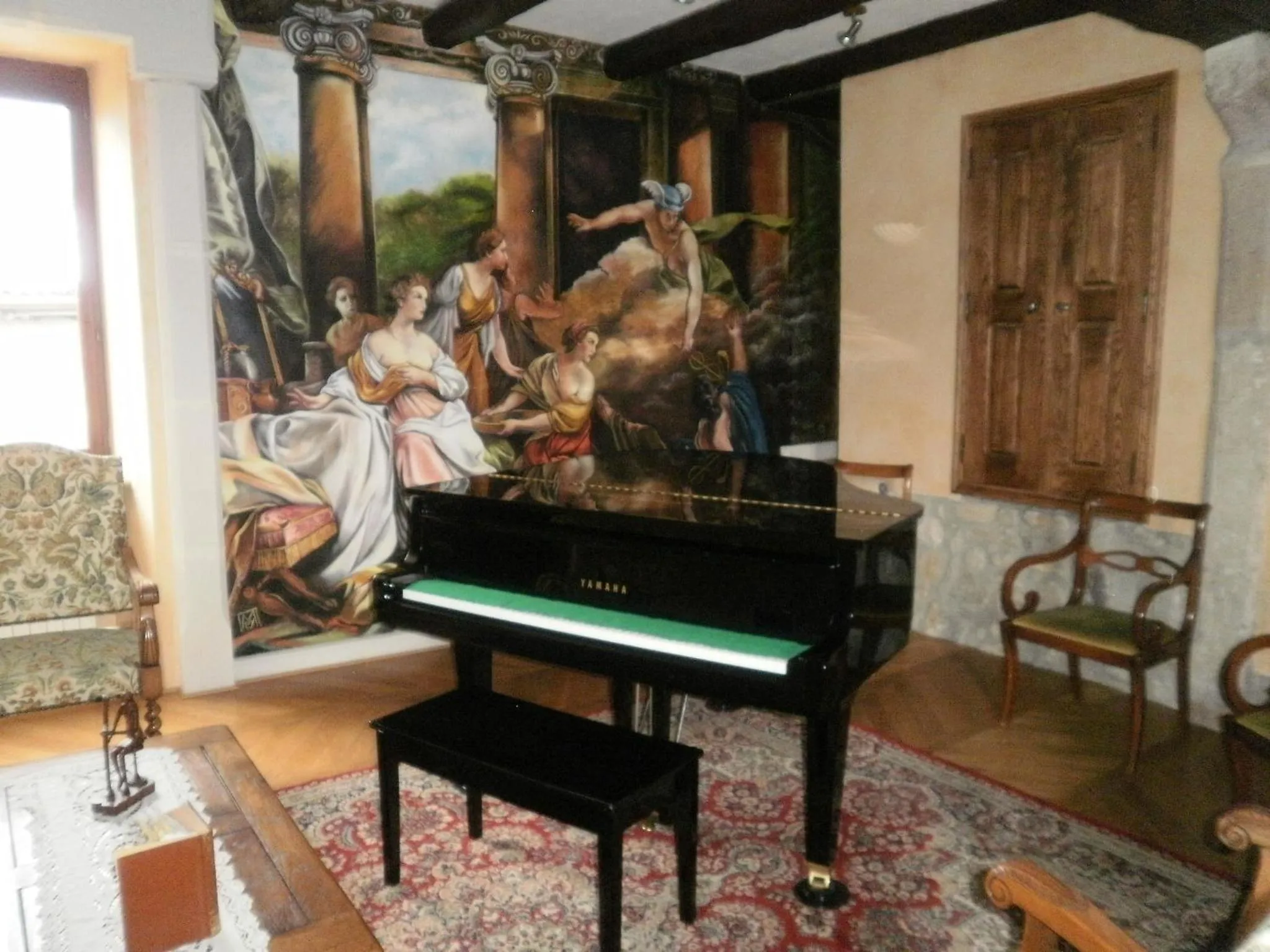 Library in La Maison d'Euterpe