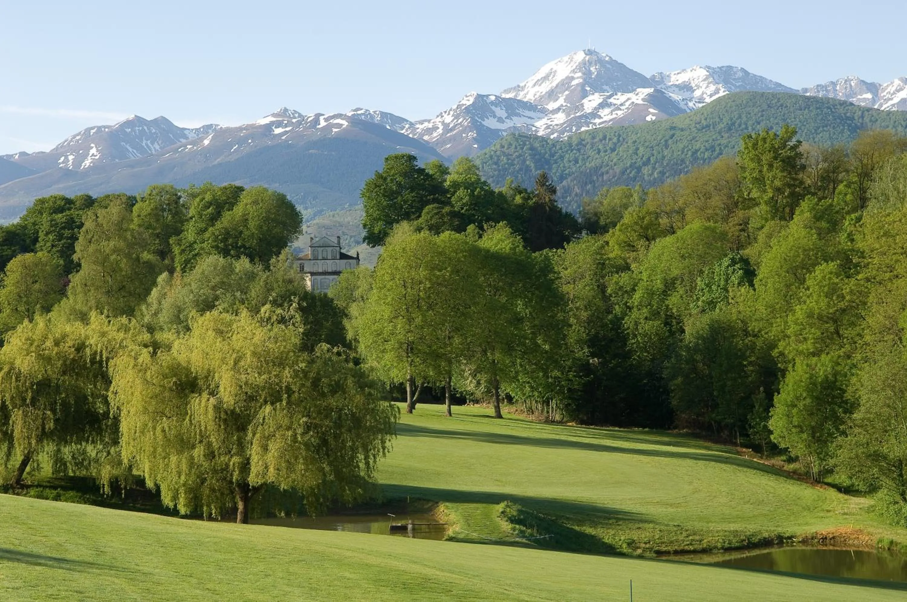 Spring in Le Domaine du Golf Country Club de Bigorre