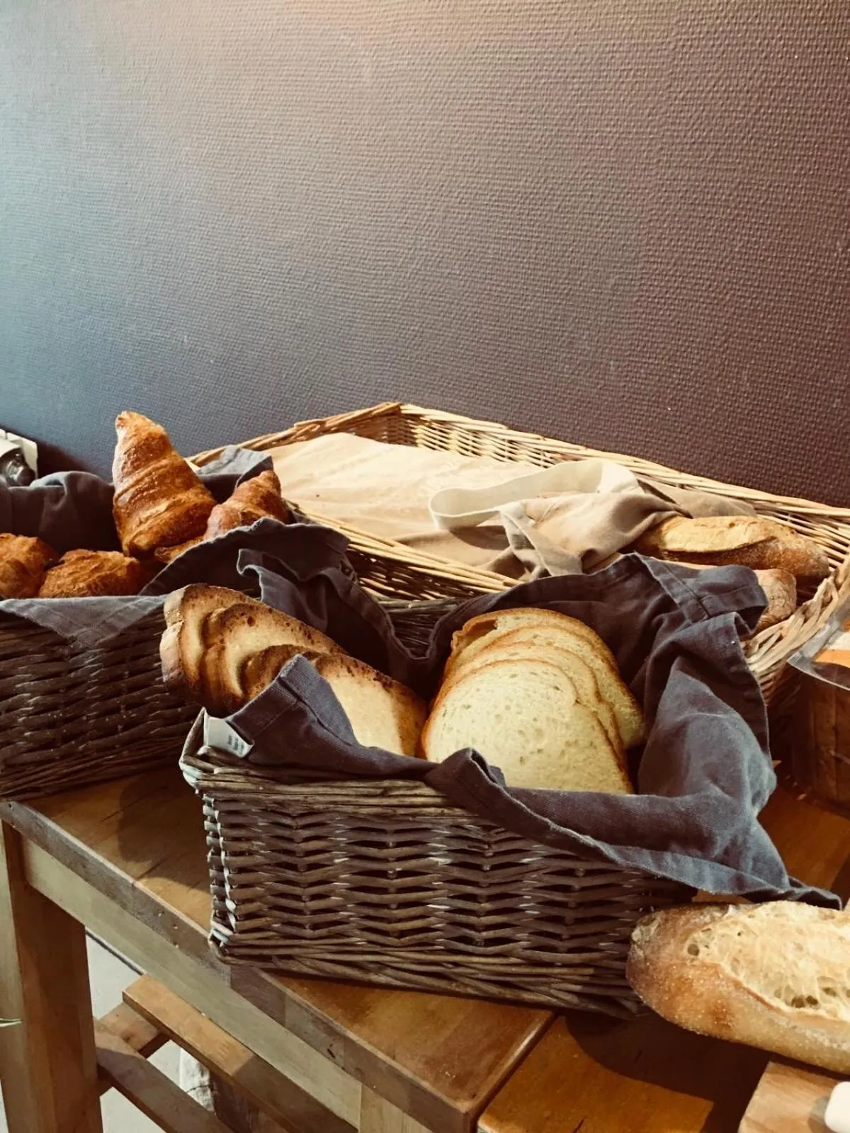 Continental breakfast in Le Domaine du Golf Country Club de Bigorre