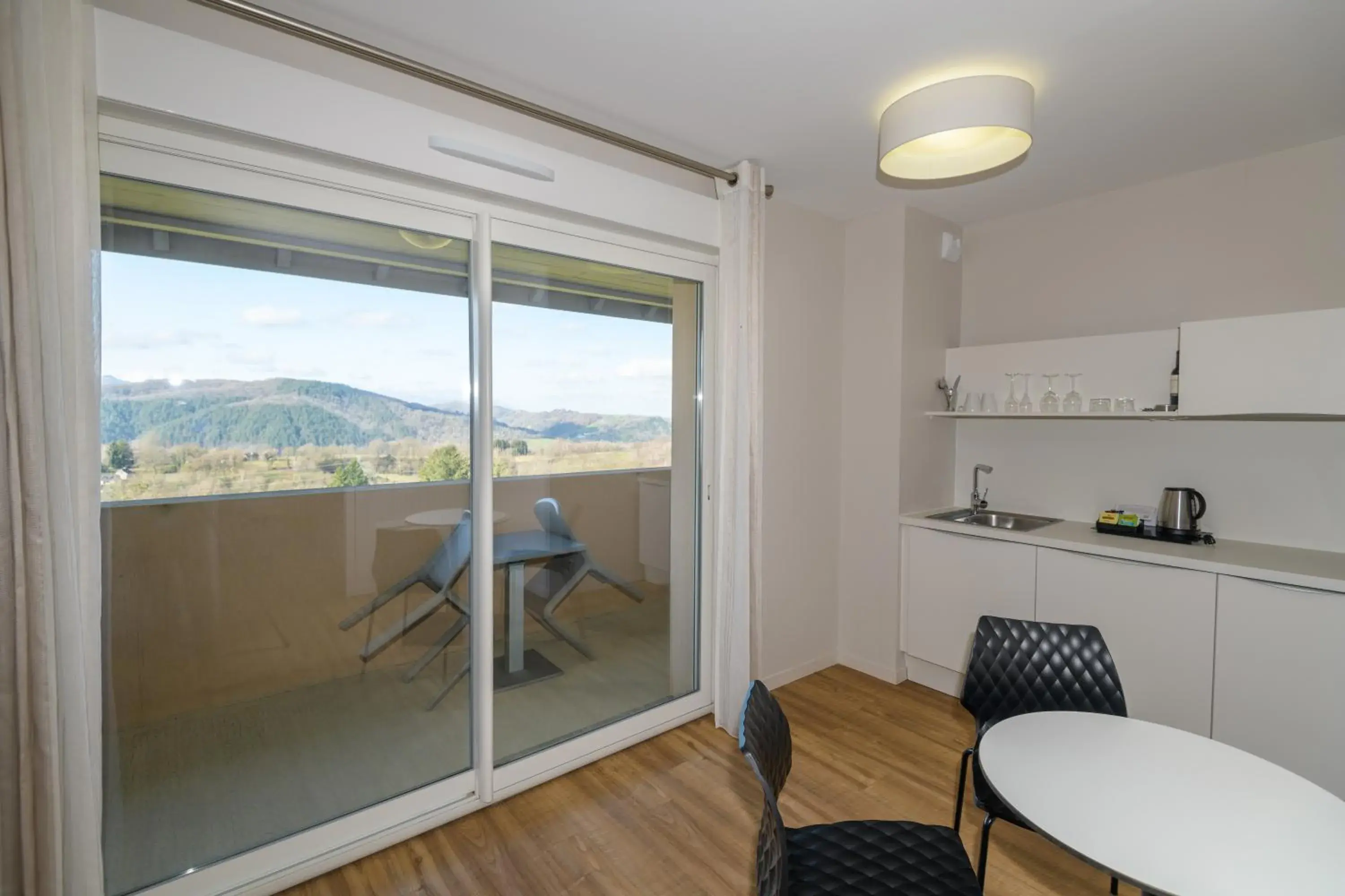 Two-Bedroom Suite in Le Domaine du Golf Country Club de Bigorre Two-Bedroom Suite in Le Domaine du Golf Country Club de Bigorre