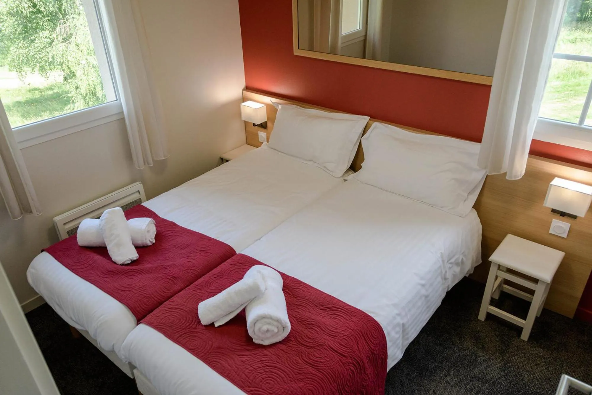 Children play ground, Bed in Le Domaine du Golf Country Club de Bigorre