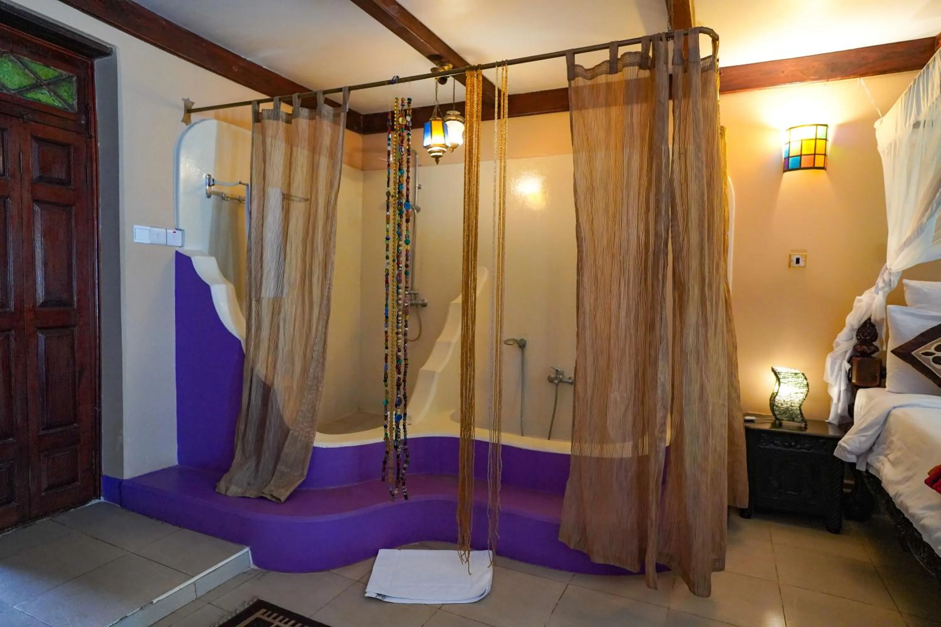 Shower, Bed in Jafferji House
