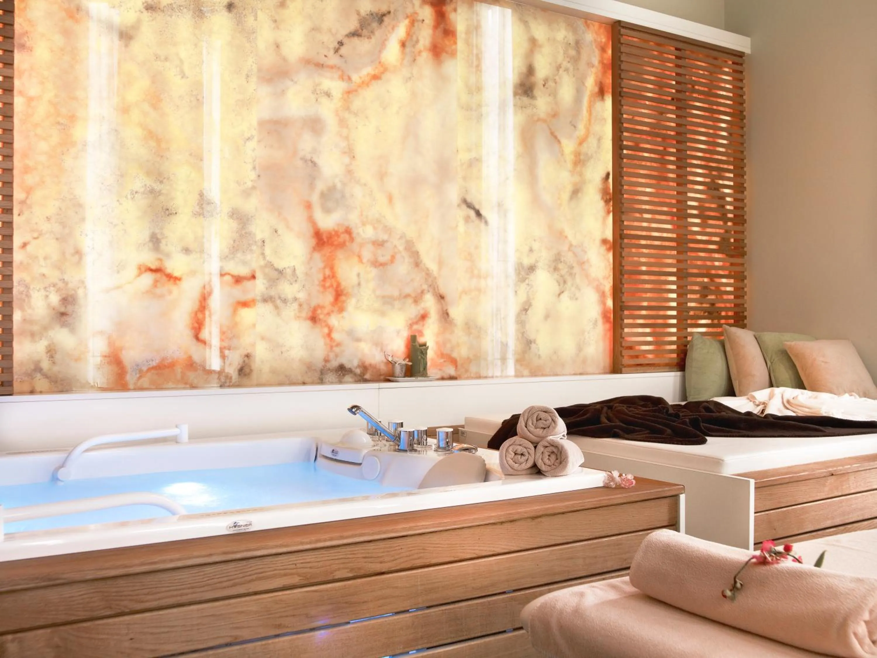 Hot Tub in Ana Hotels Sport Poiana Brasov