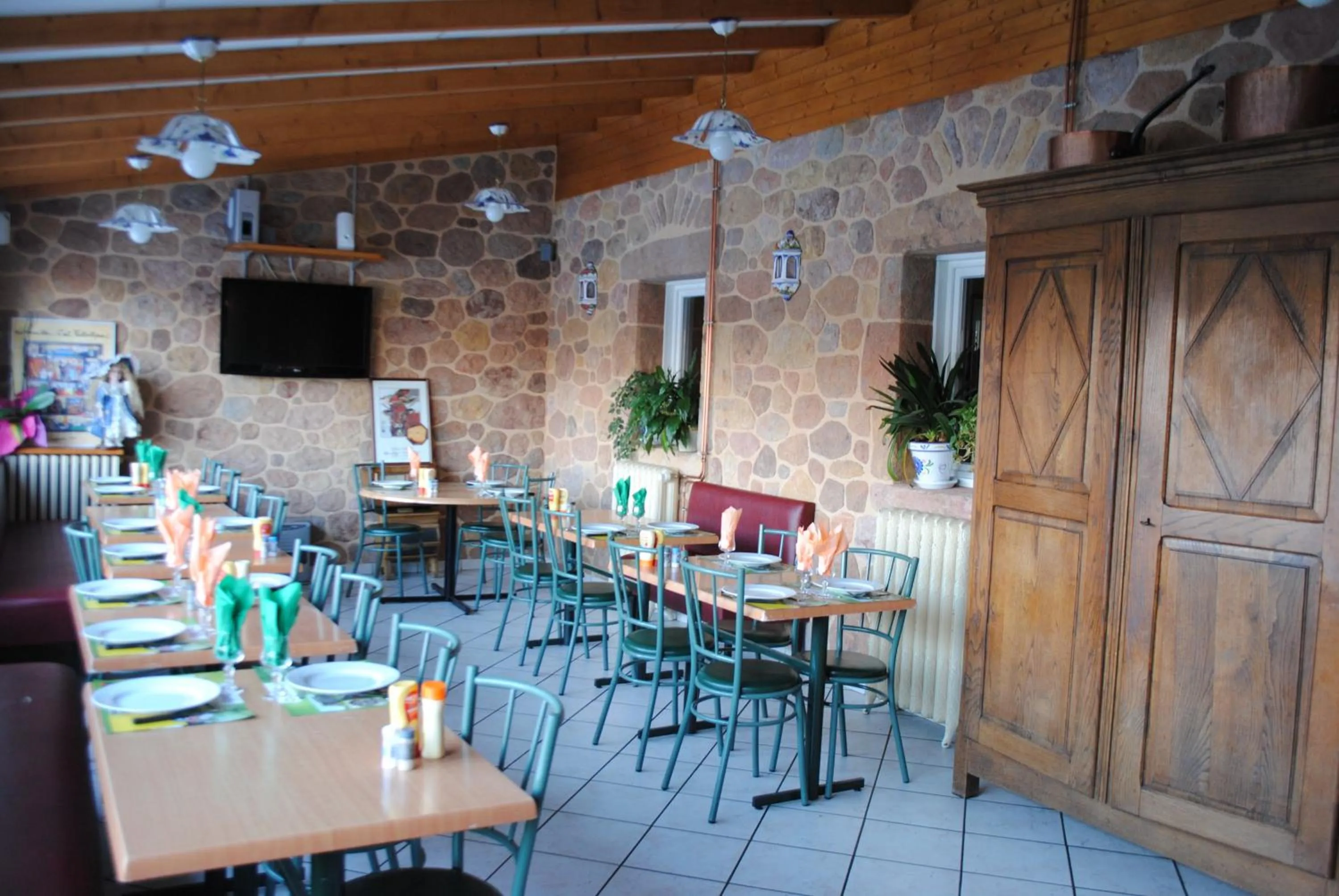 Restaurant/places to eat in Hotel des voyageurs Chez Betty