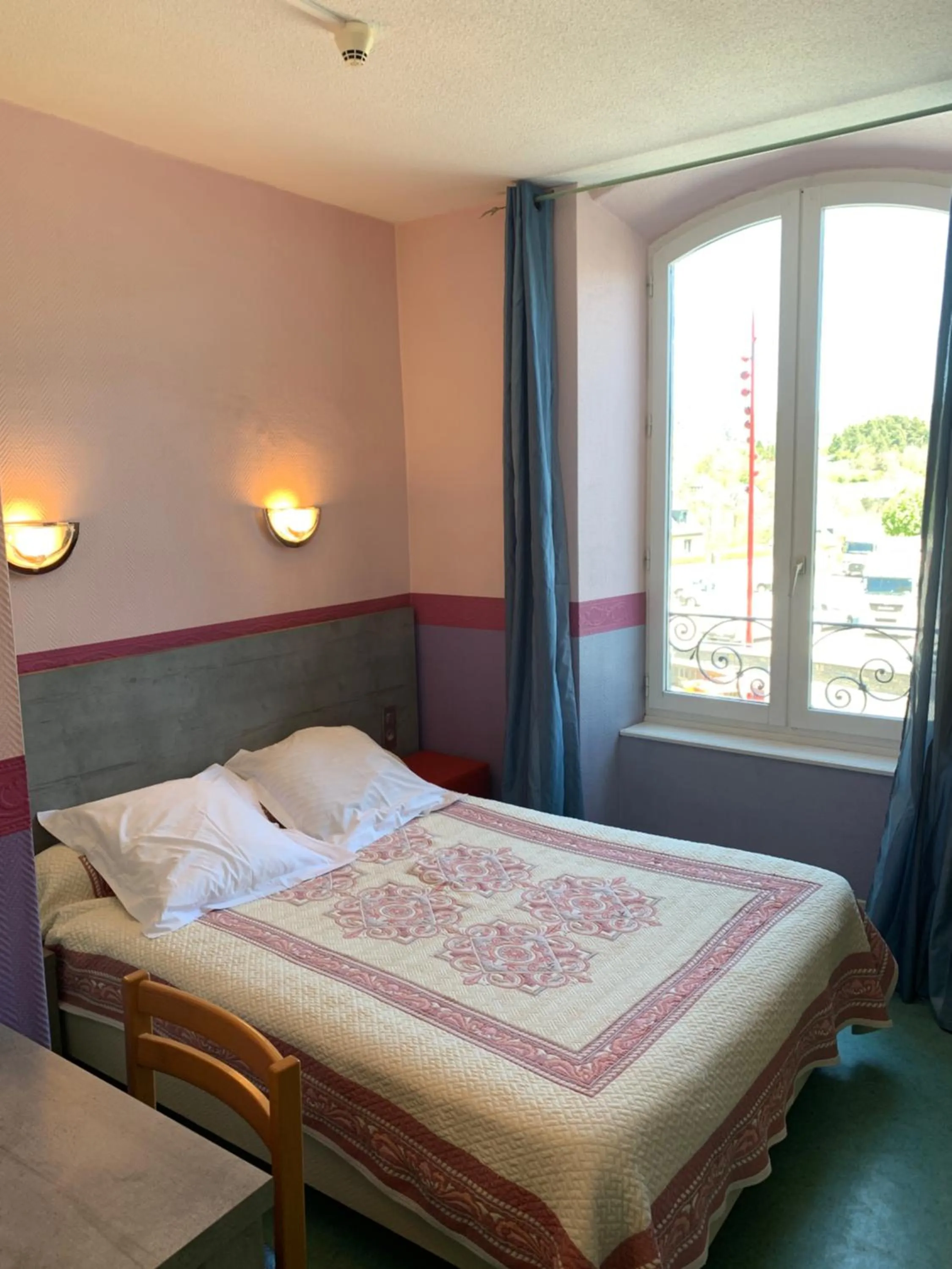 Bed in Hotel des voyageurs Chez Betty