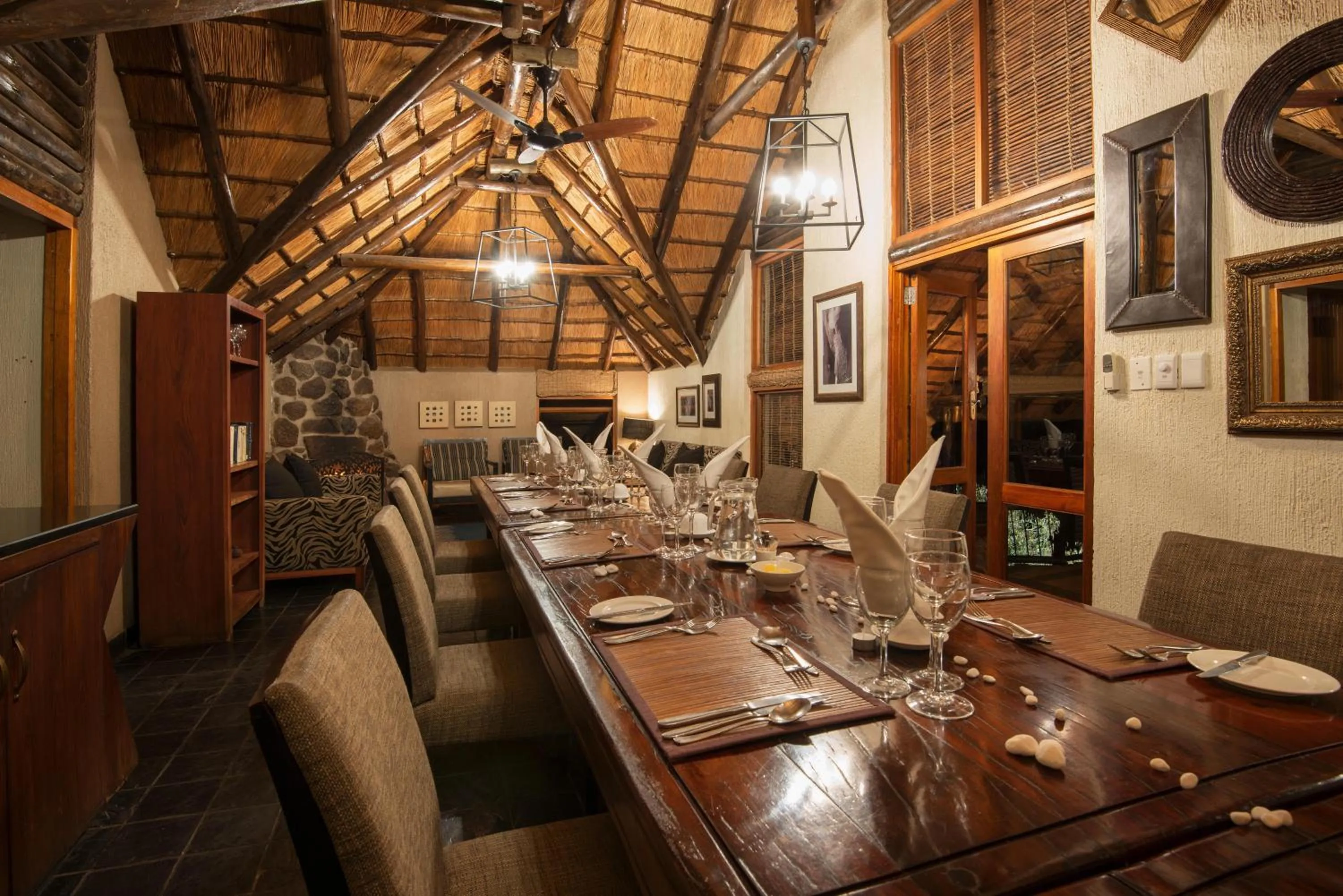 Restaurant/places to eat in Tshukudu Bush Lodge