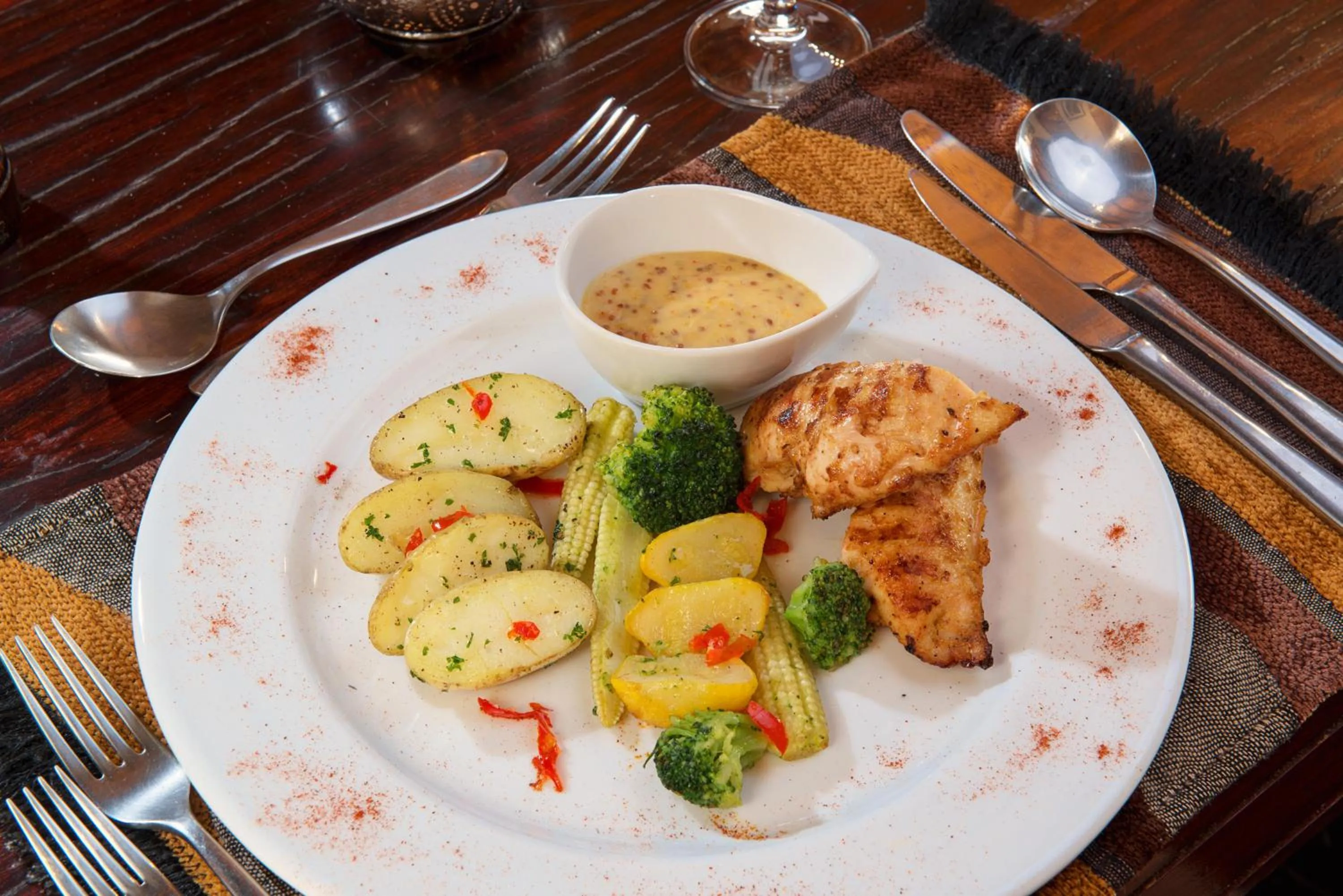 Restaurant/places to eat in Tshukudu Bush Lodge