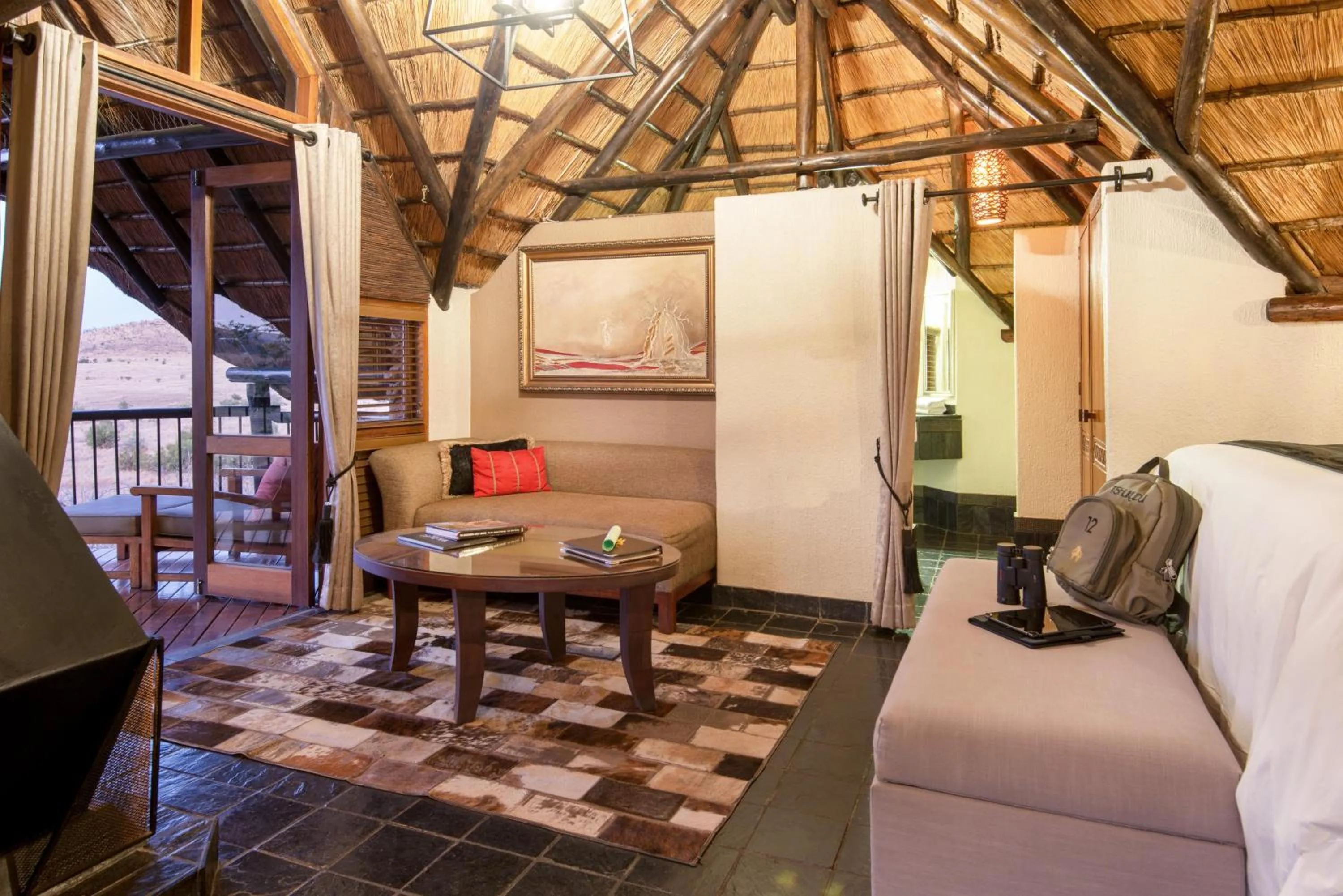 Photo of the whole room in Tshukudu Bush Lodge