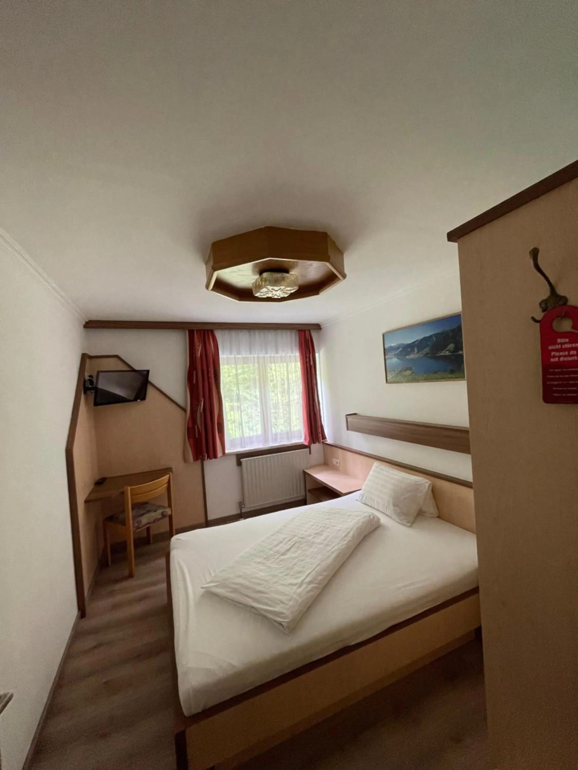 Photo of the whole room, Bed in Hotel-Garni Seestrand