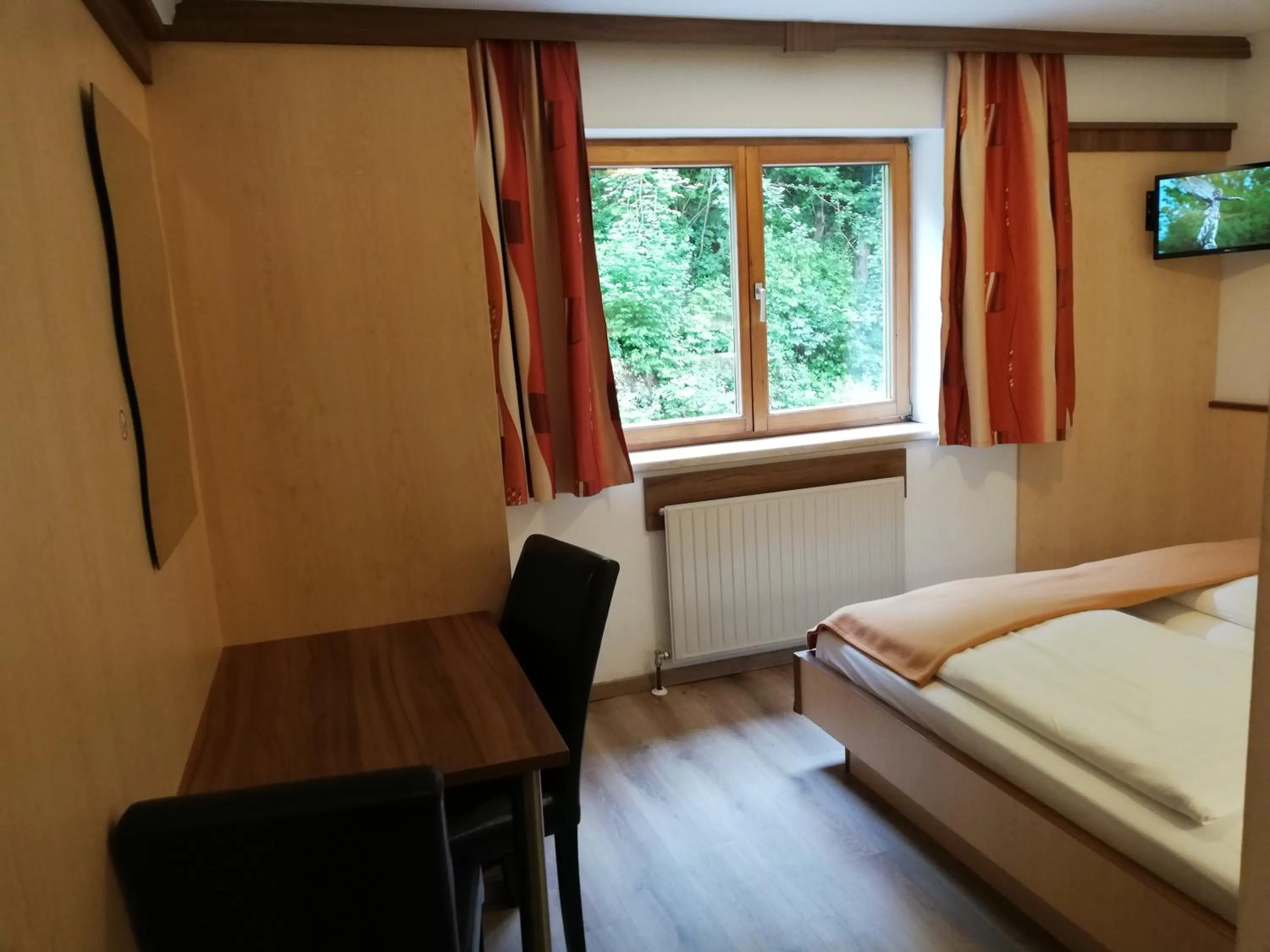Photo of the whole room, Bed in Hotel-Garni Seestrand