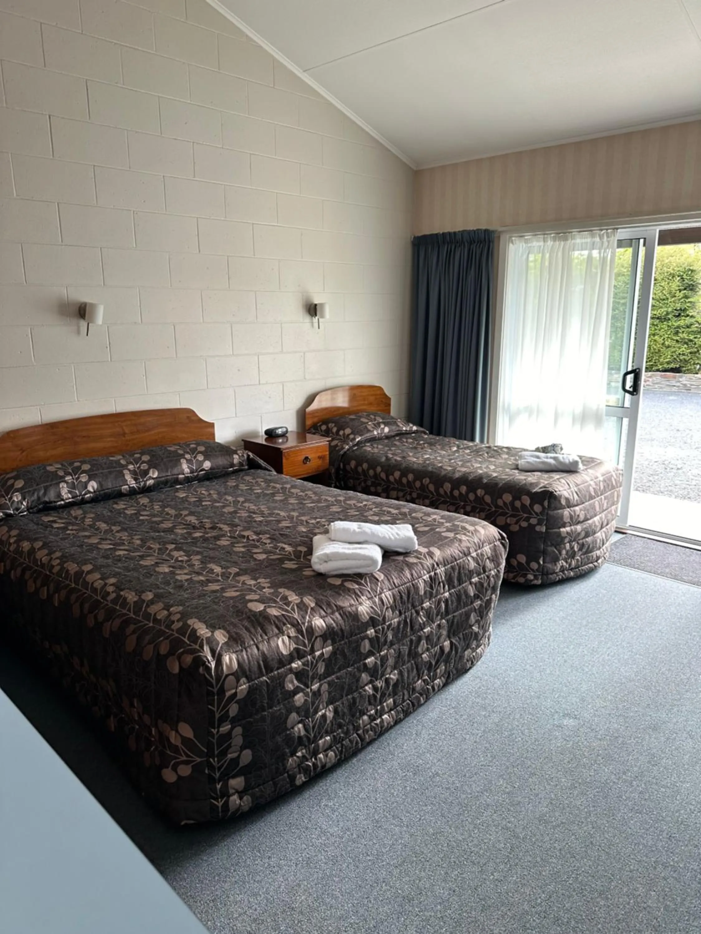 Bed in Helensborough Motor Inn