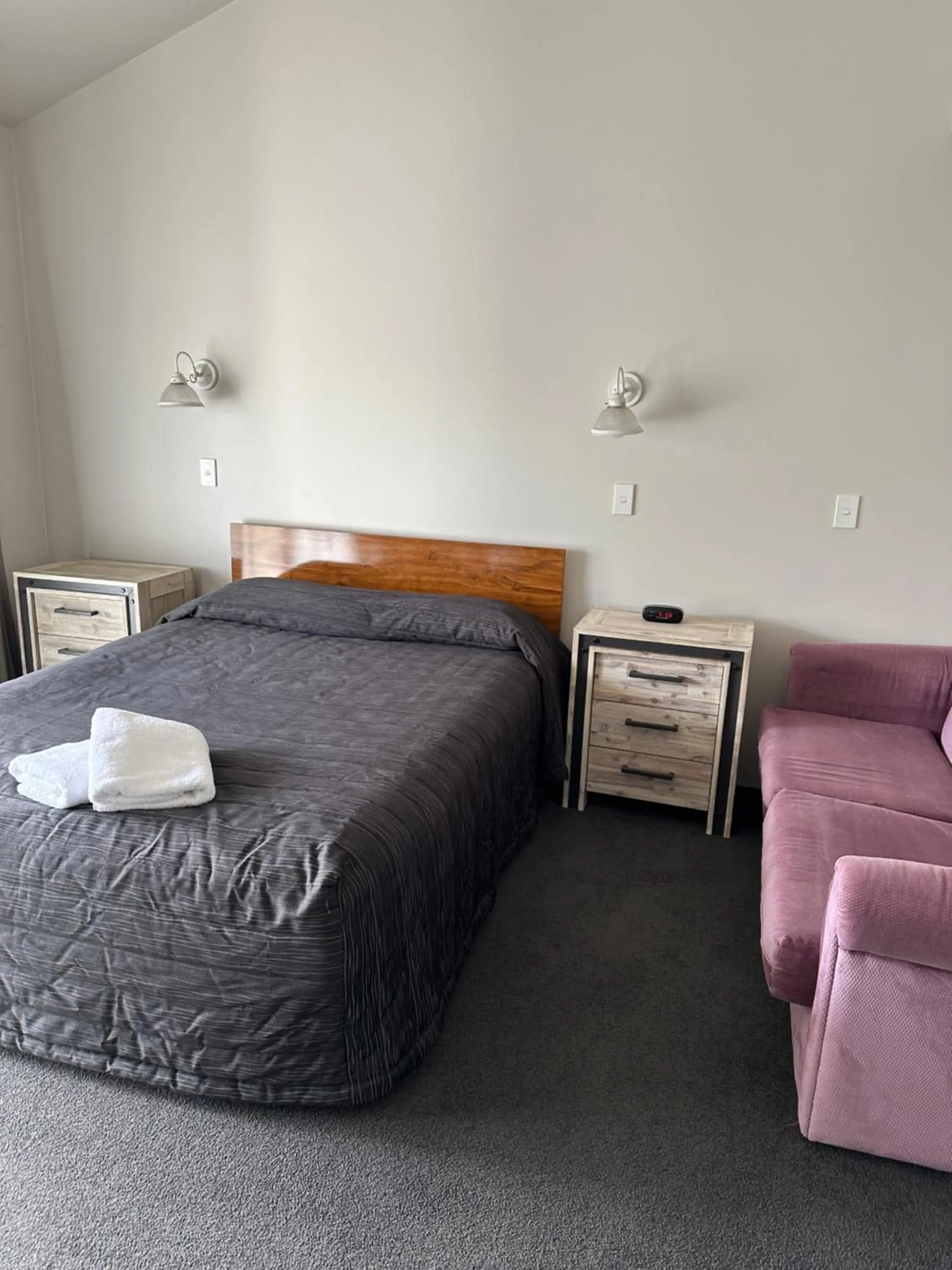 Bed in Helensborough Motor Inn