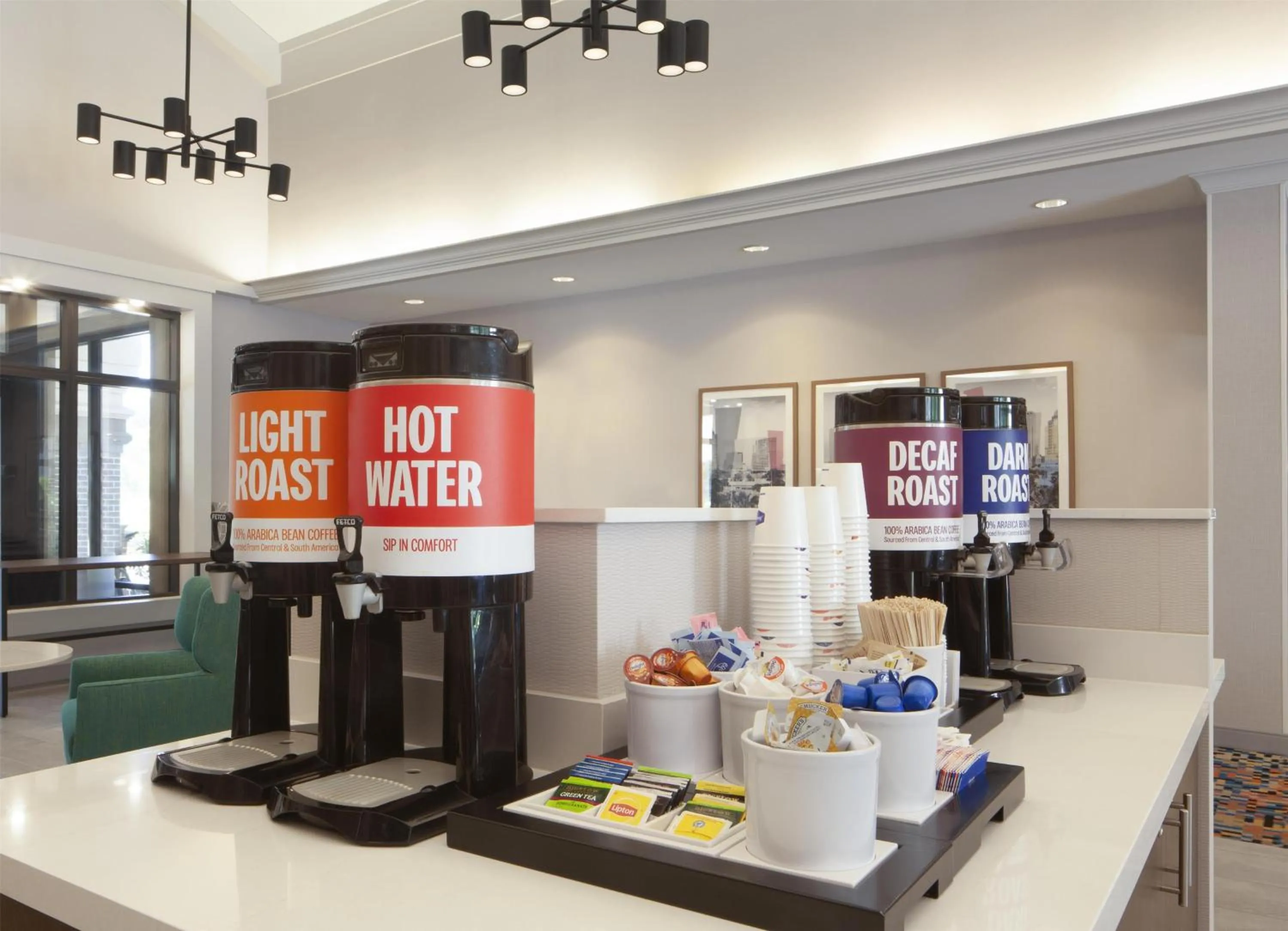 Dining area in Hampton Inn & Suites Tampa-North