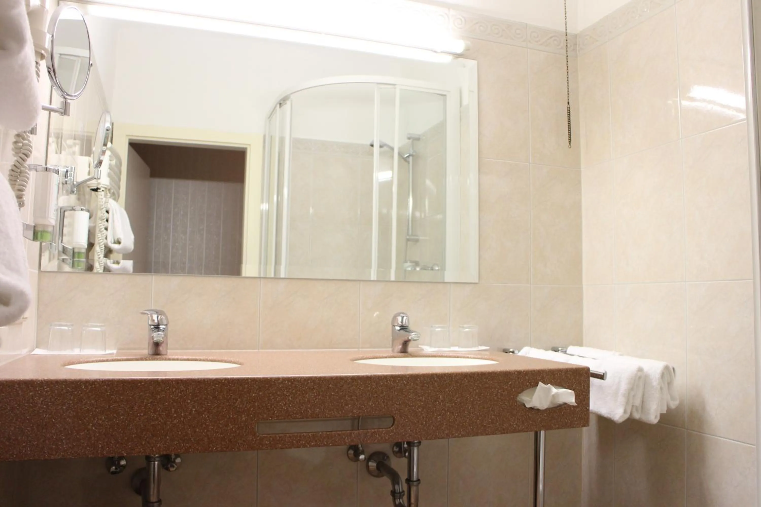 Bathroom in Hotel Pension Suzanne