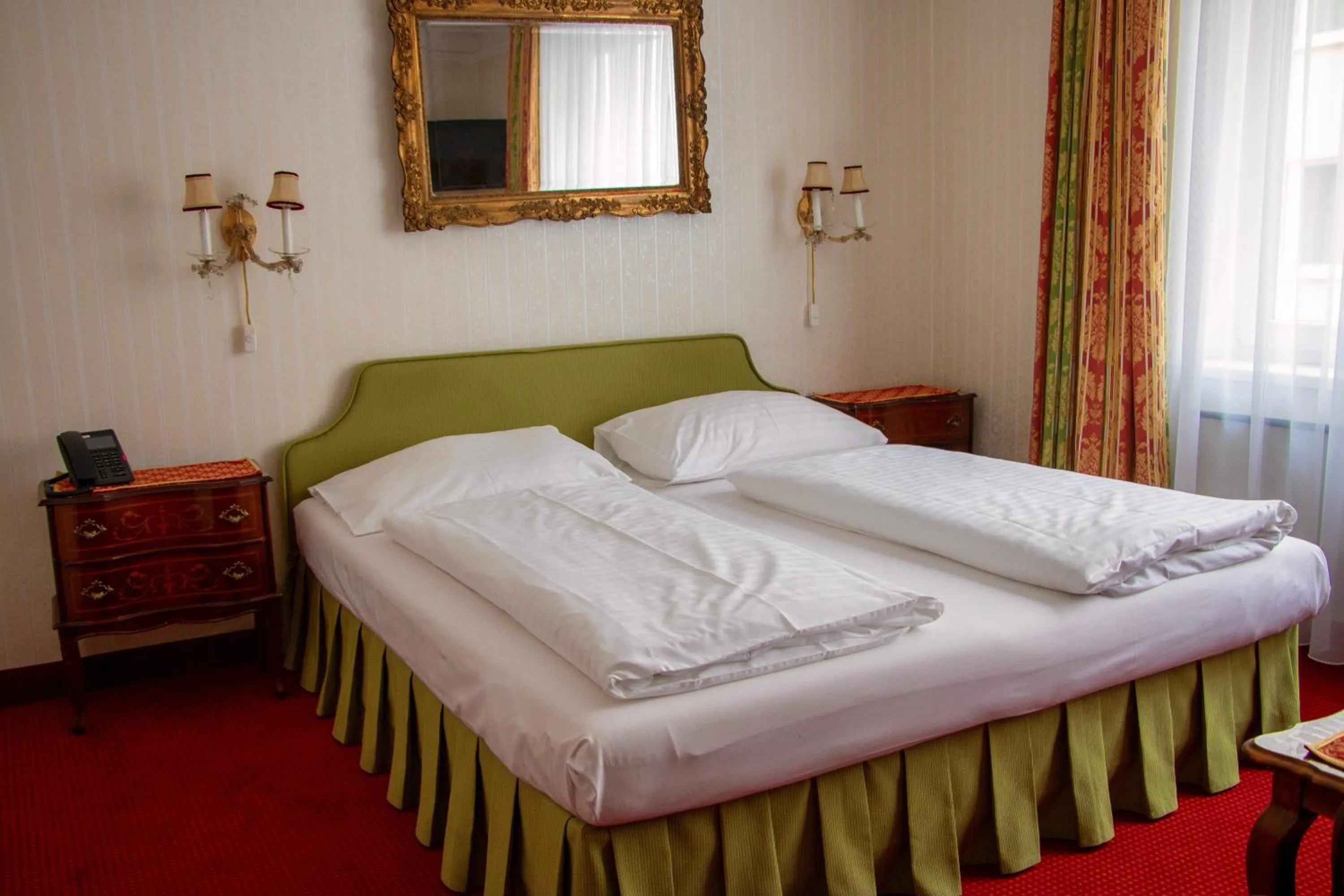 Photo of the whole room, Bed in Hotel Pension Suzanne