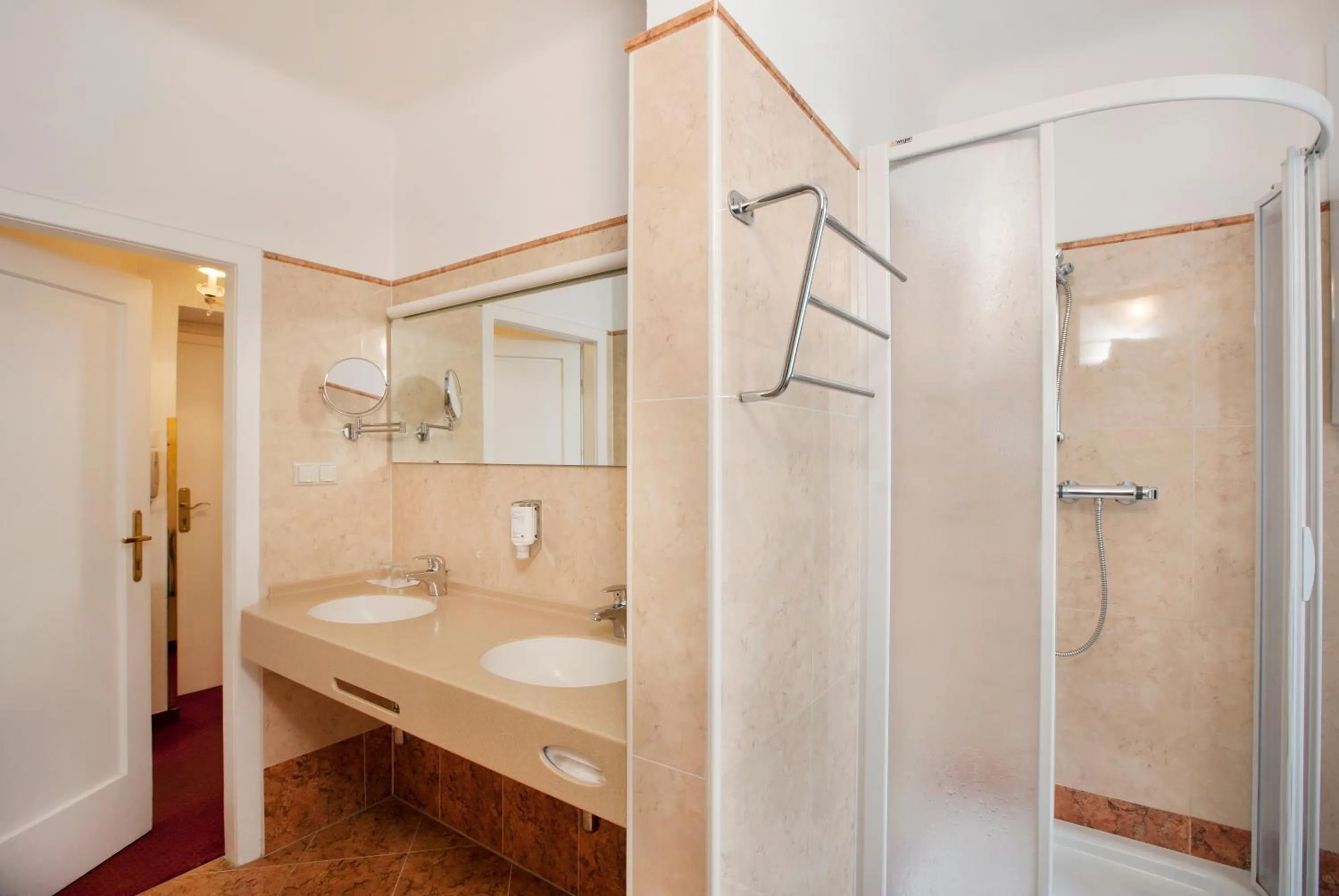 Bathroom in Hotel Pension Suzanne