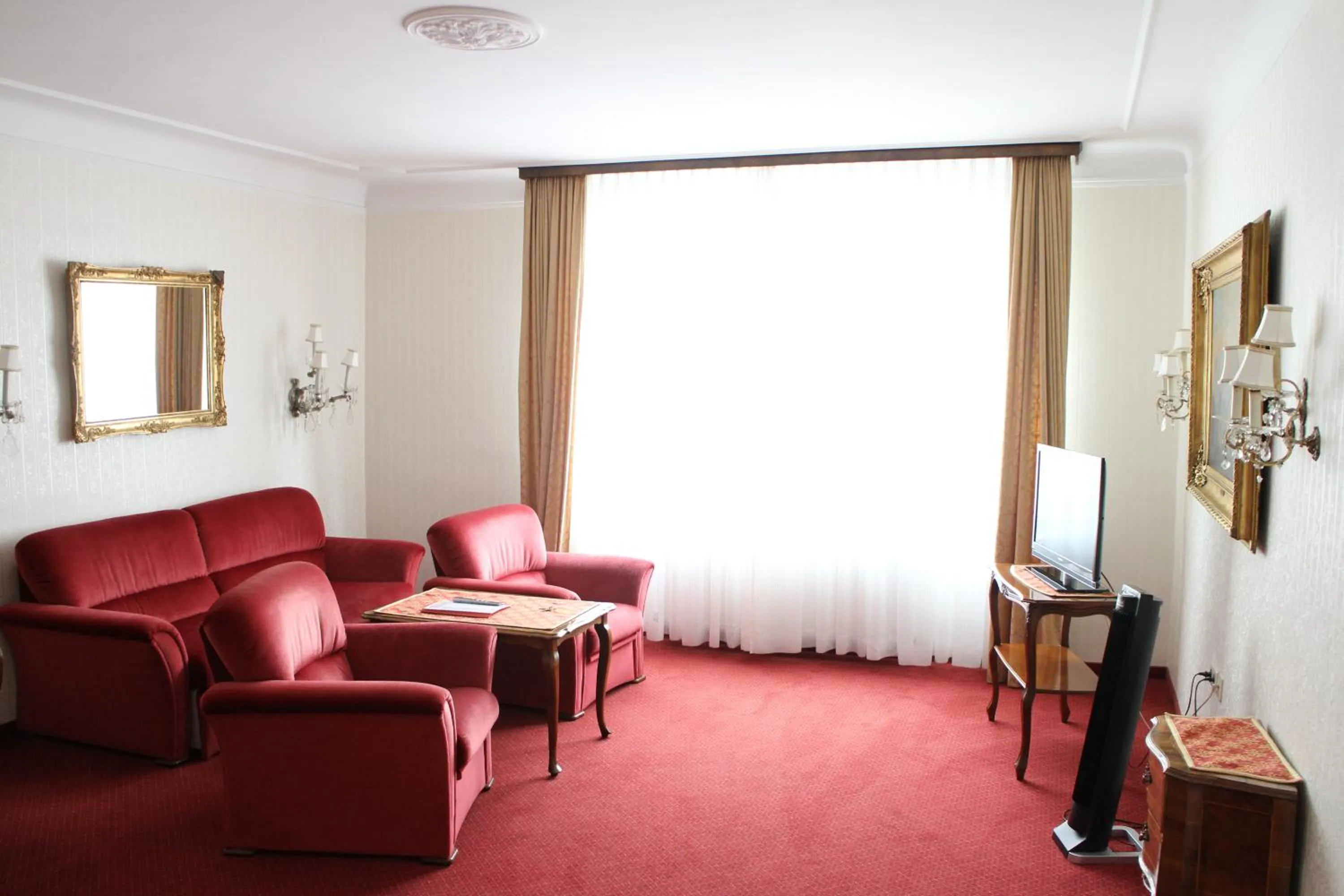 Photo of the whole room in Hotel Pension Suzanne