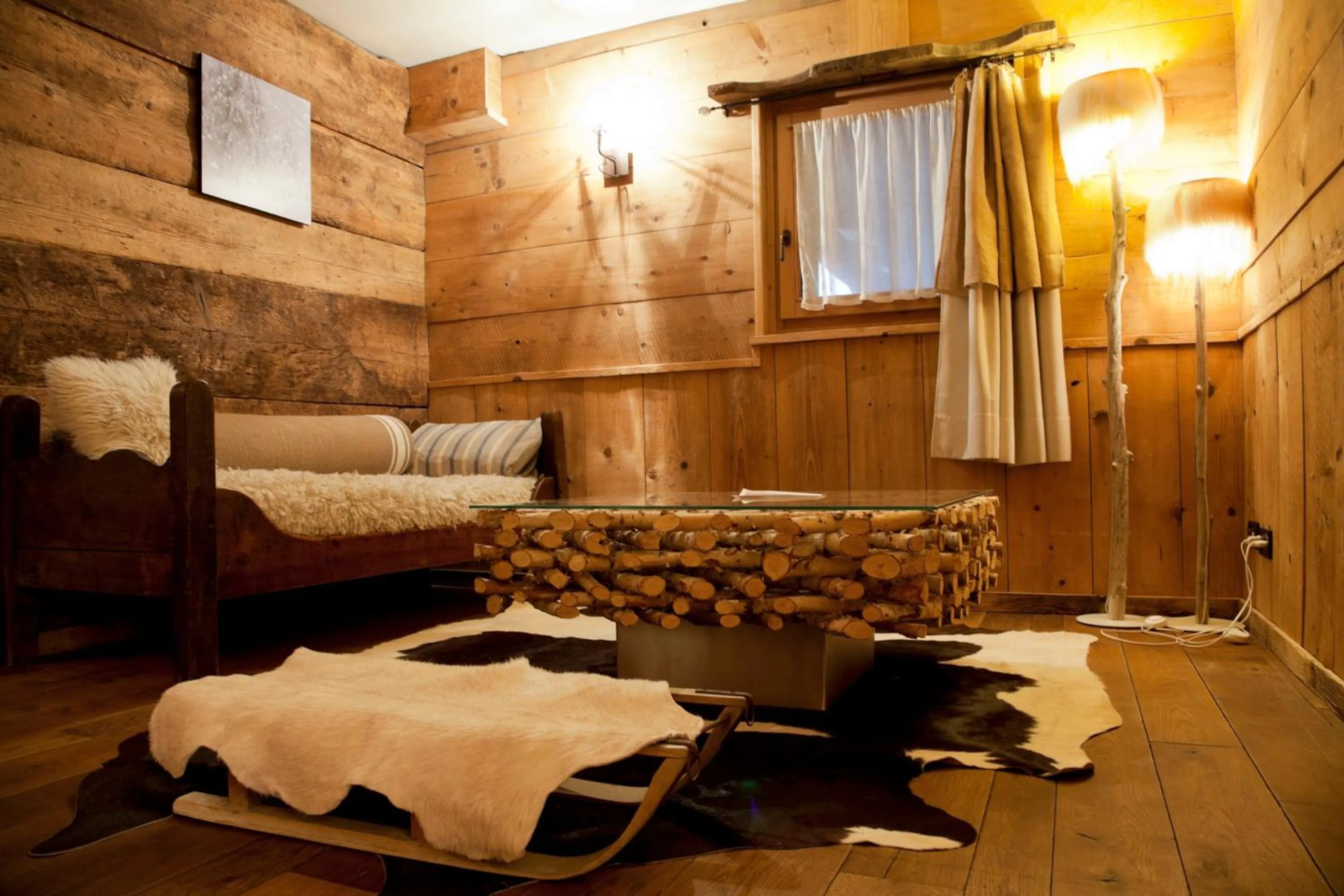 Photo of the whole room, Bed in Chalet Svizzero
