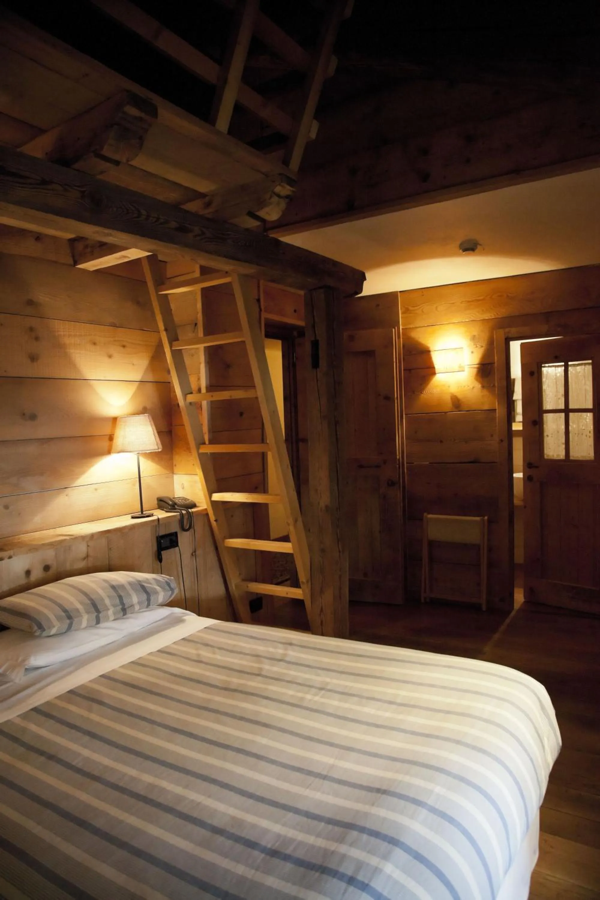 Photo of the whole room, Bed in Chalet Svizzero